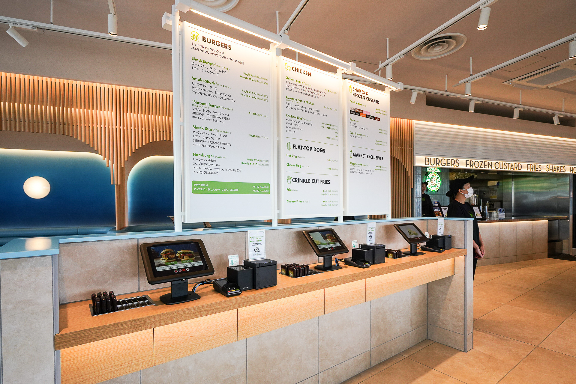 セルフオーダーの端末が並ぶ