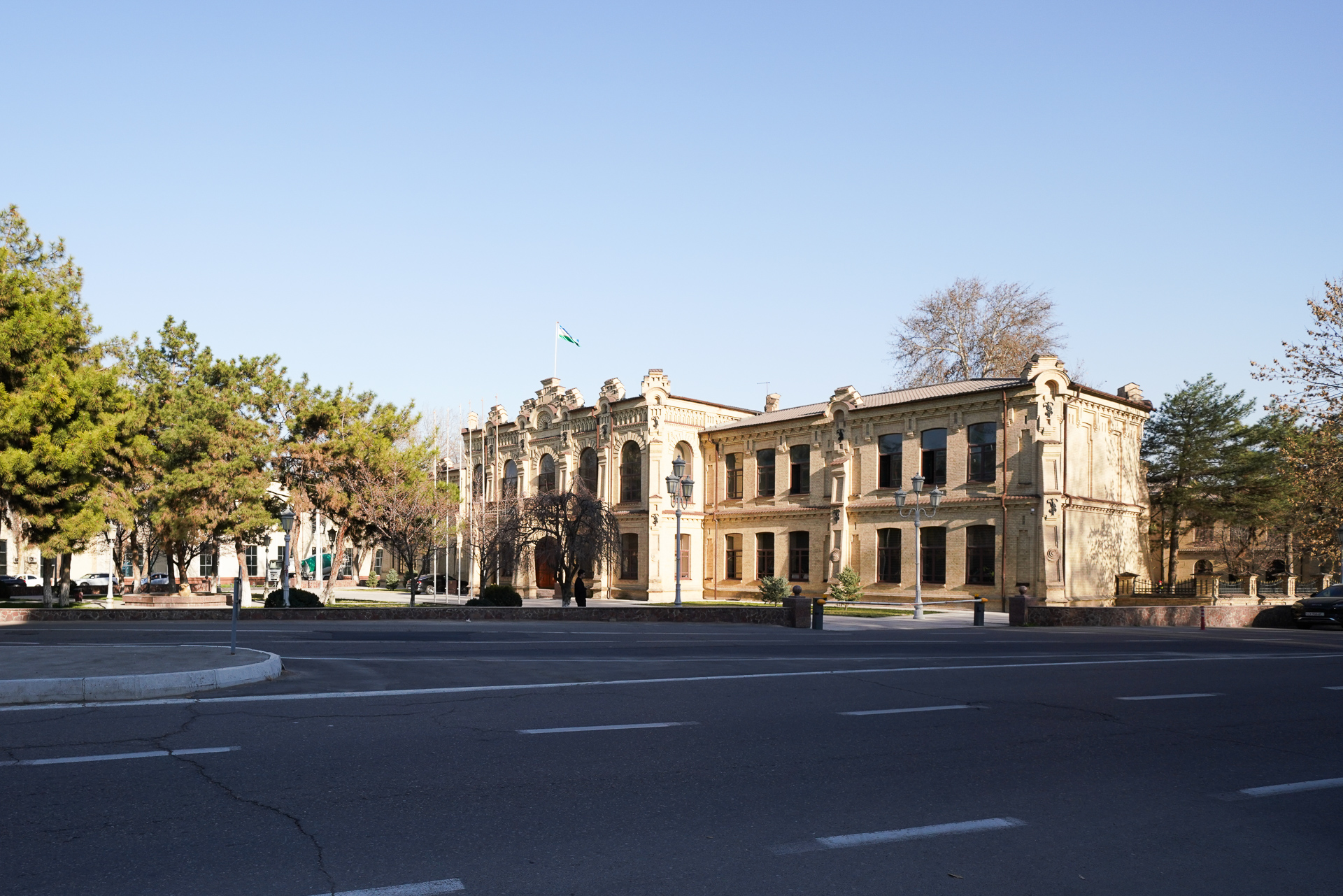 ACDFの事務所は首都タシケントにある。古く趣のある建築物