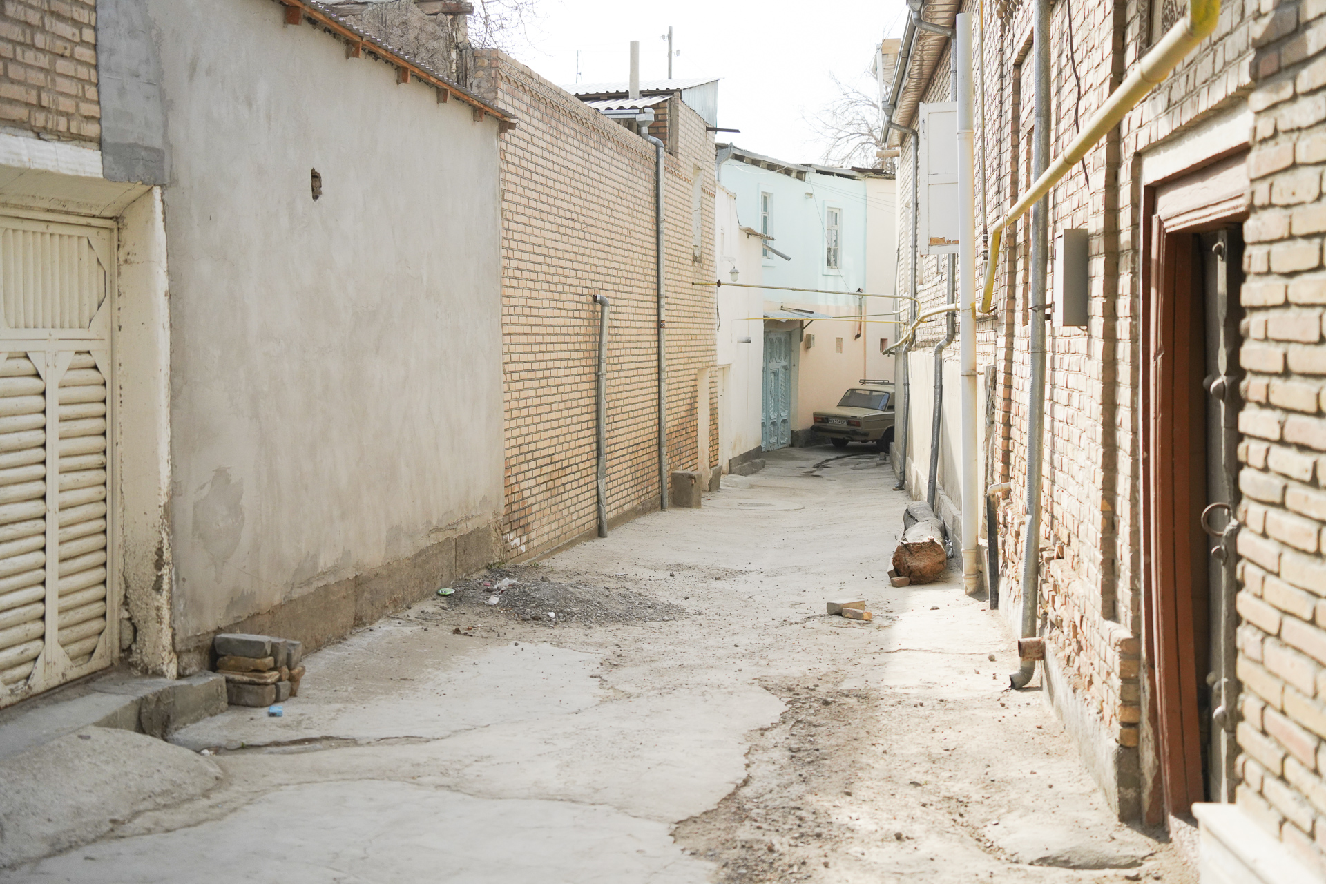 アトリエはブハラの住宅街にある