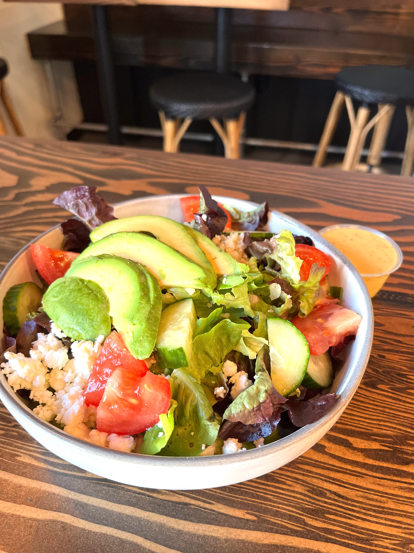 ハワイの恵みを野菜で味わうならオーガニックサラダを（14.99ドル）