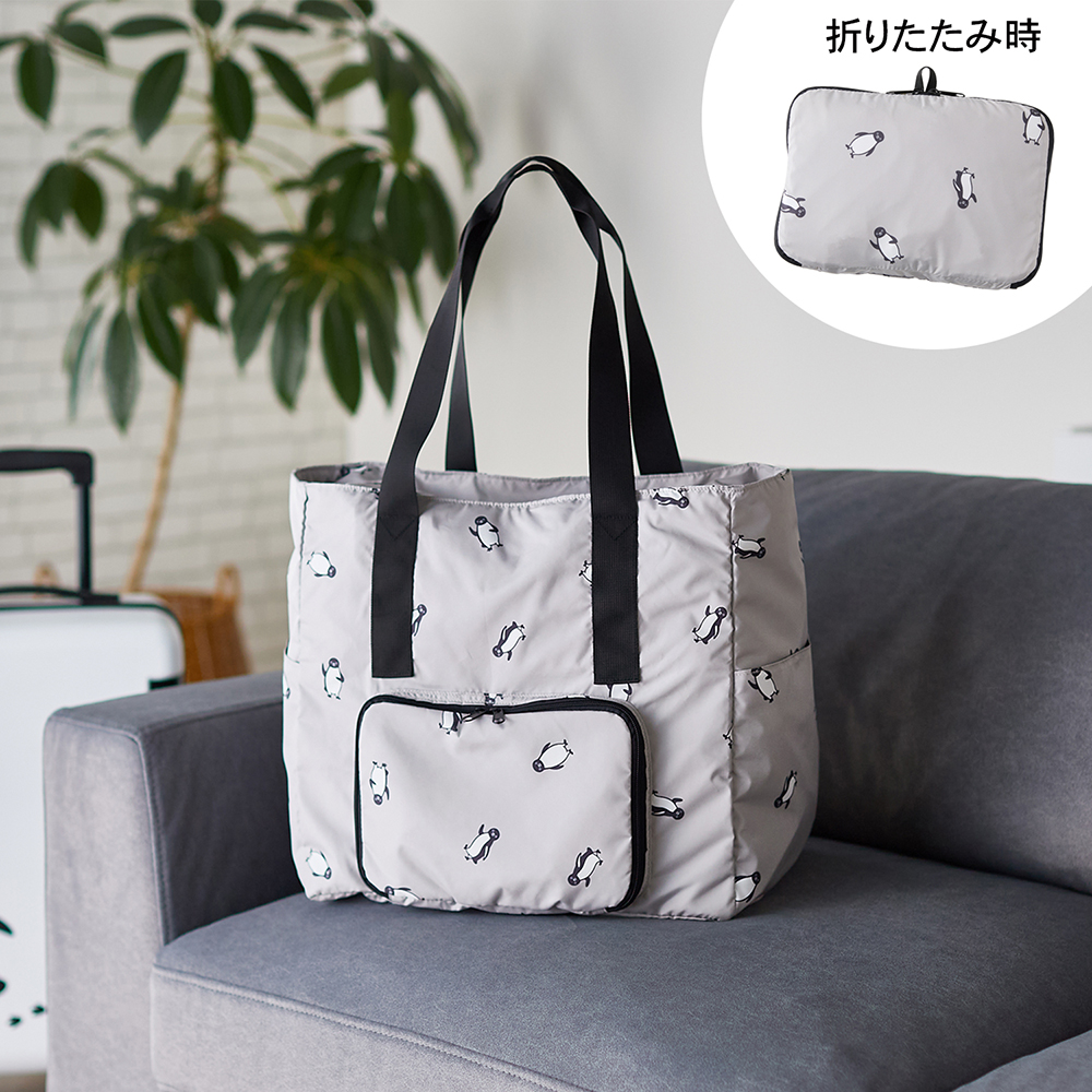 「Suicaのペンギン」を全体にデザインした折りたたみトートバッグ