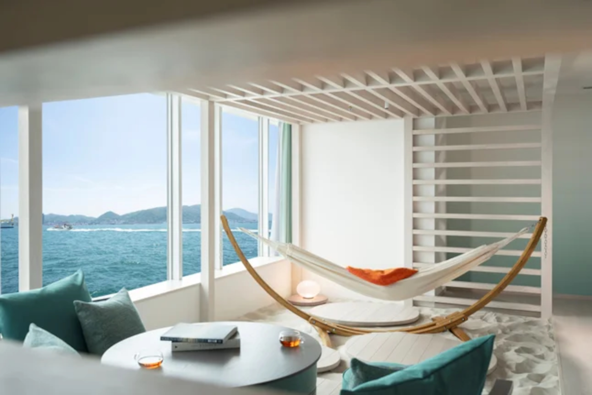 「海峡カバナスイート」のリビング