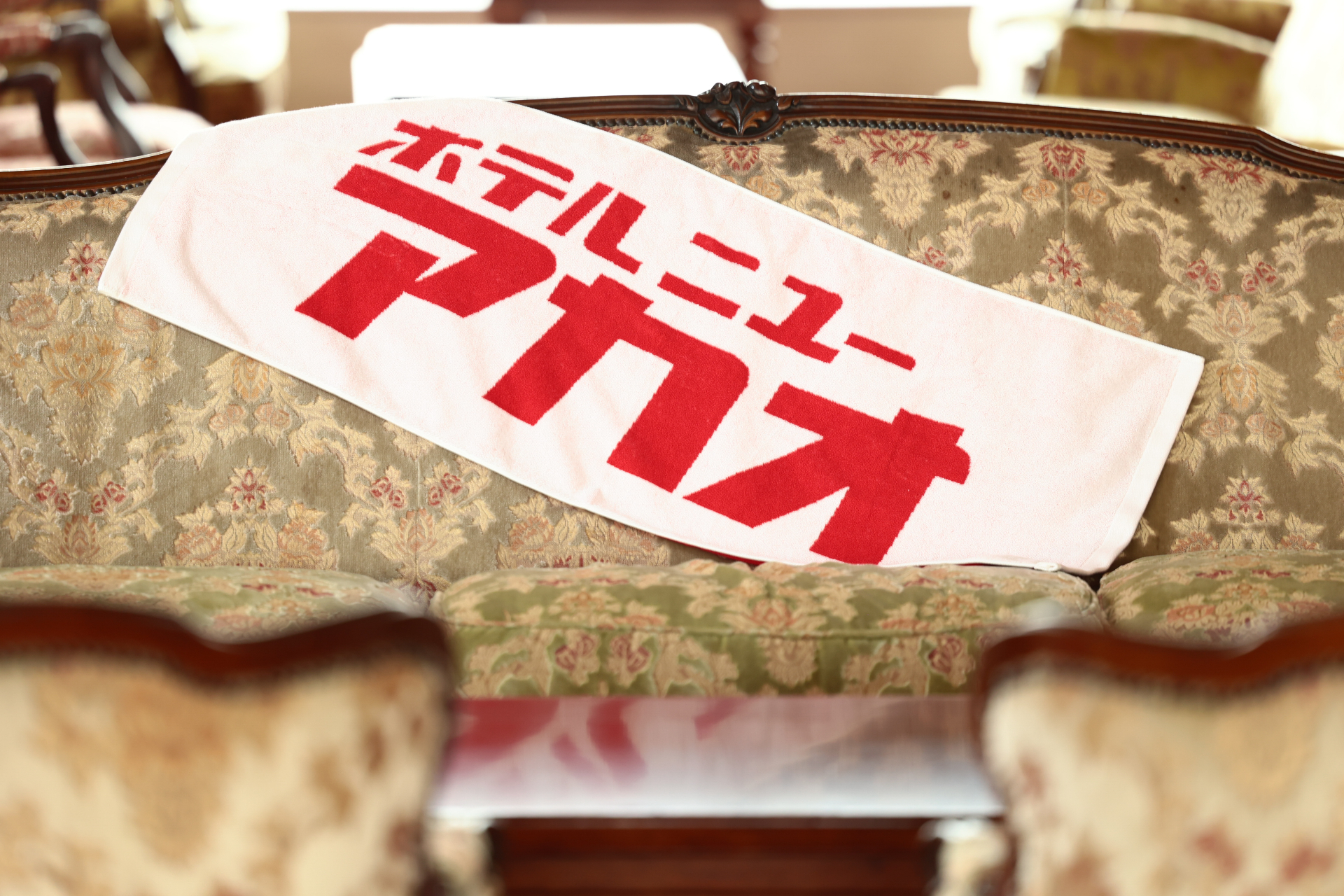 ロビーショップで雨の日限定セール。「オリジナルTシャツ」と「スポーツタオル」のセット購入で500円引き