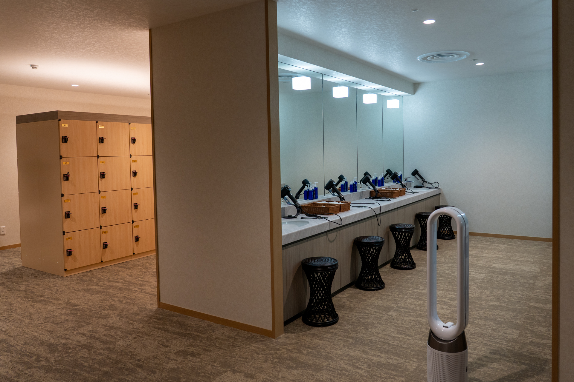 脱衣所、洗面コーナー