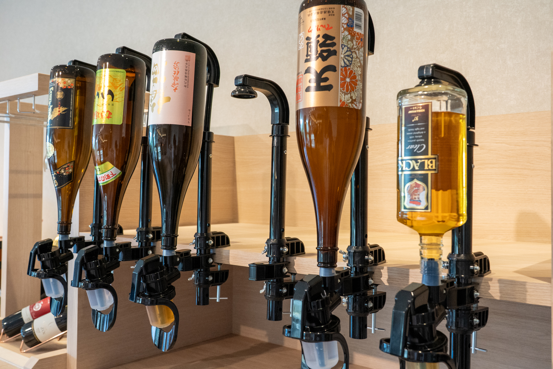 夕食時のアルコールはすべて飲み放題。岐阜県の日本酒も