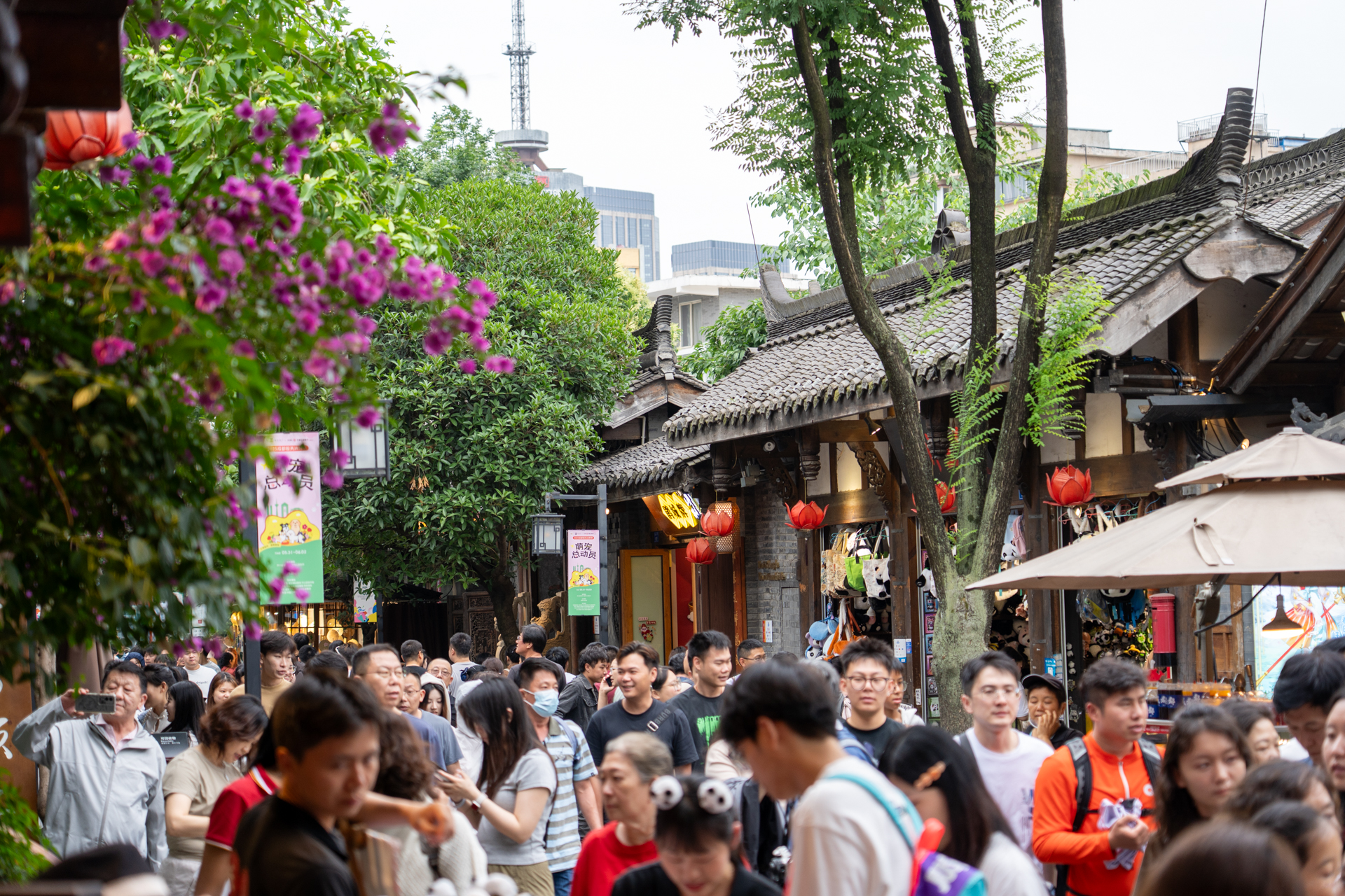 週末だったのでとにかくすごい人出