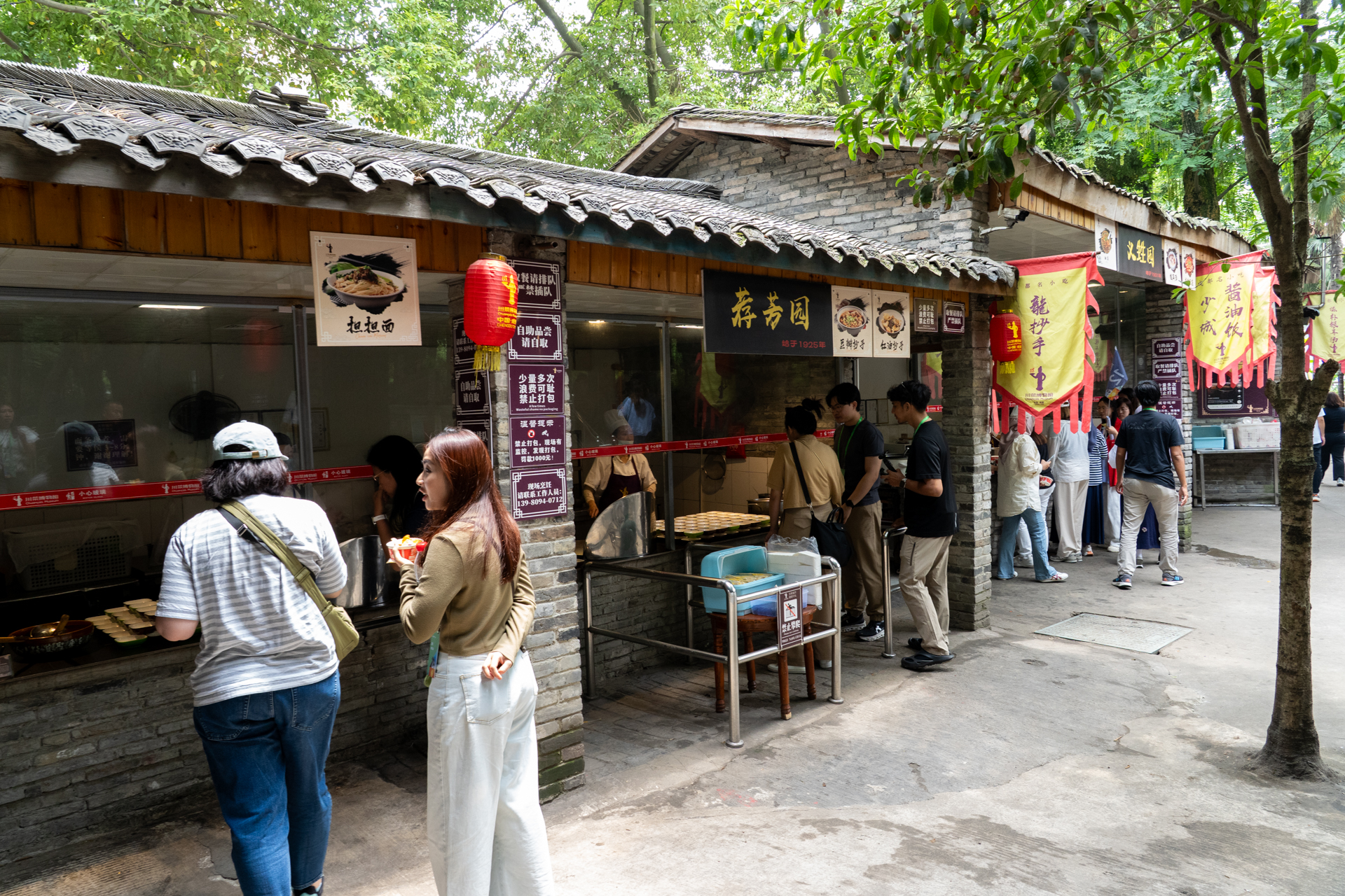 四川料理が食べられる屋外フードコート