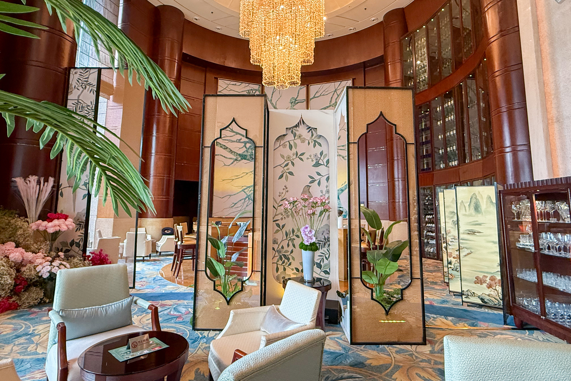 ロビーラウンジ。エレガントなアジアンテイストの雰囲気はさすが5つ星