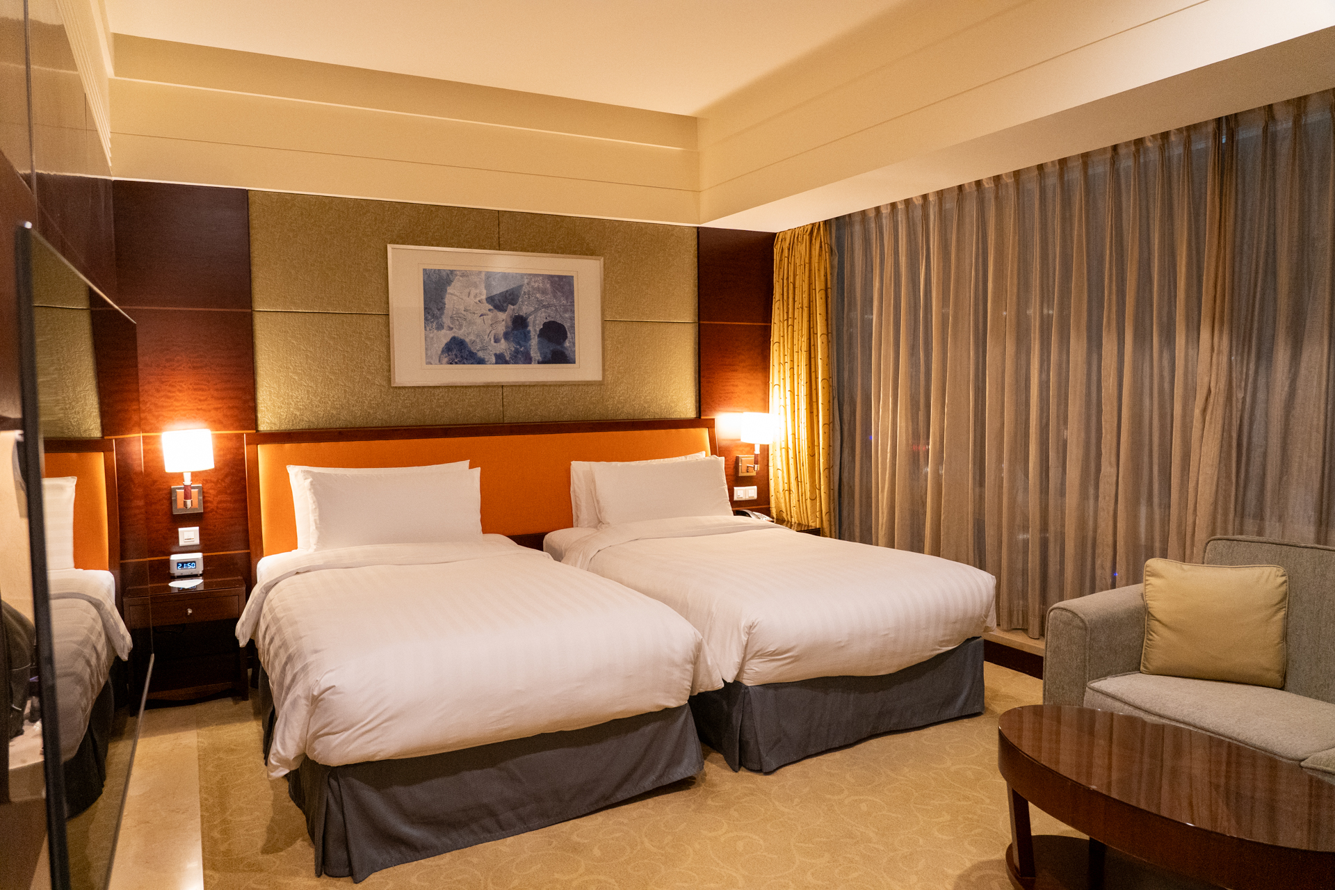 市内中心部のベストロケーションにあるシャングリ・ラ ホテル成都のゲストルーム