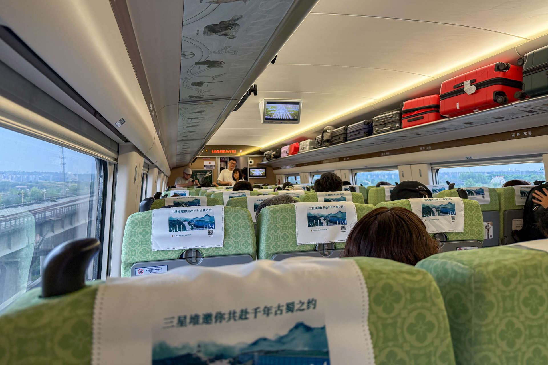 二等席（普通席）は日本の新幹線と変わらない印象。最高時速は約200km