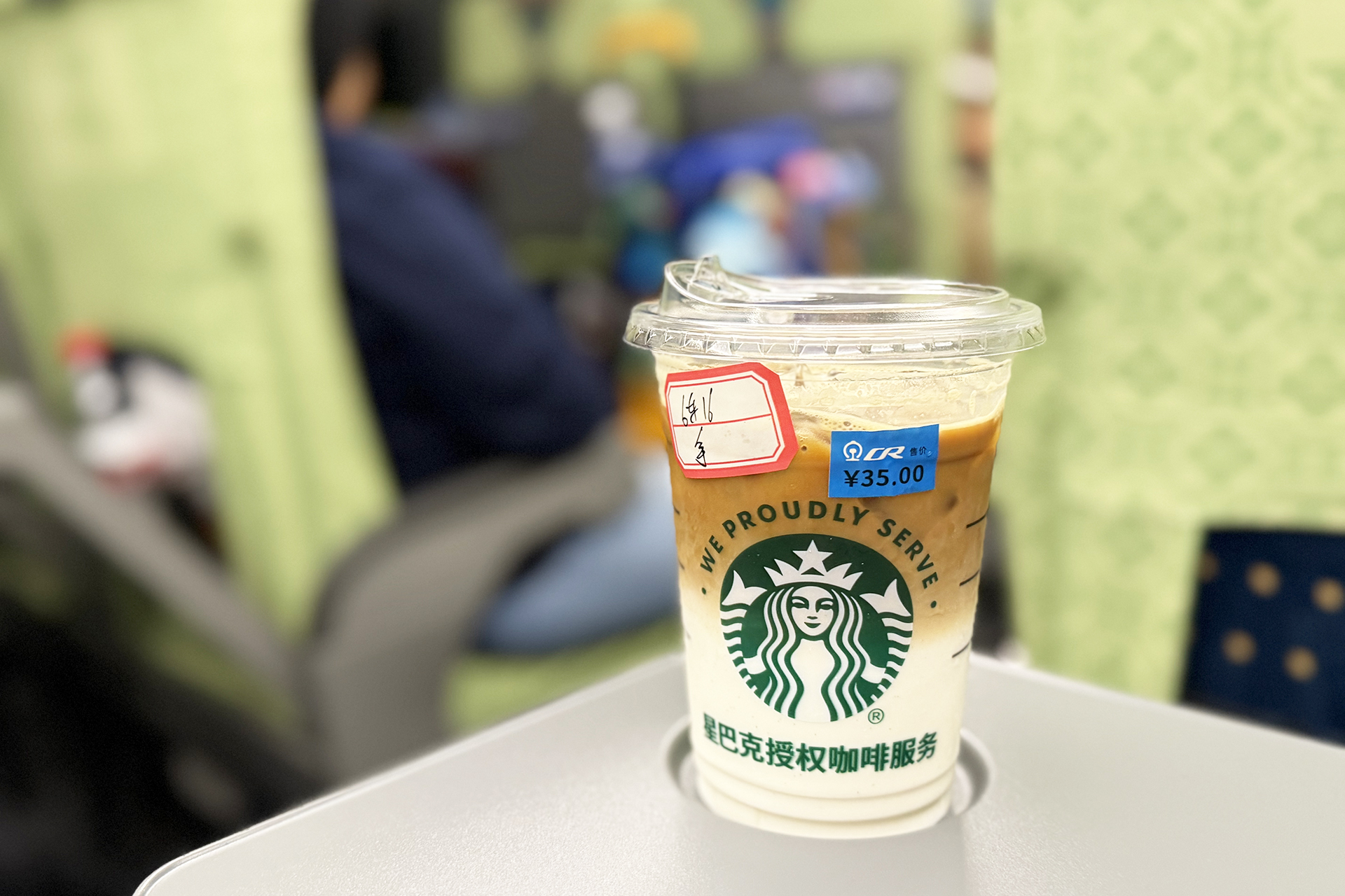 なんとスタバのドリンクも注文可能！（フラペチーノ系はありません）