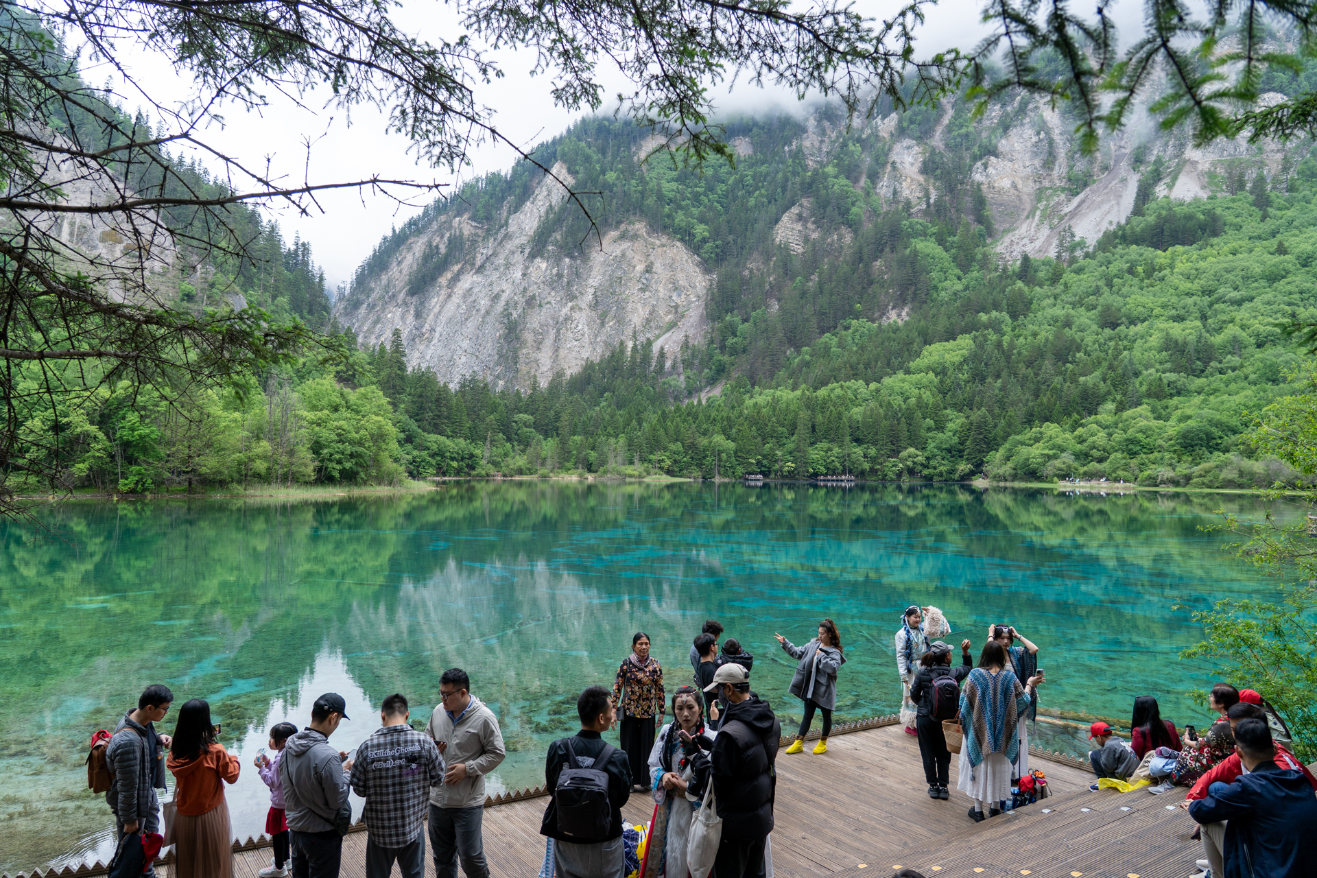 「五花海」という人気景勝地。標高は2477m