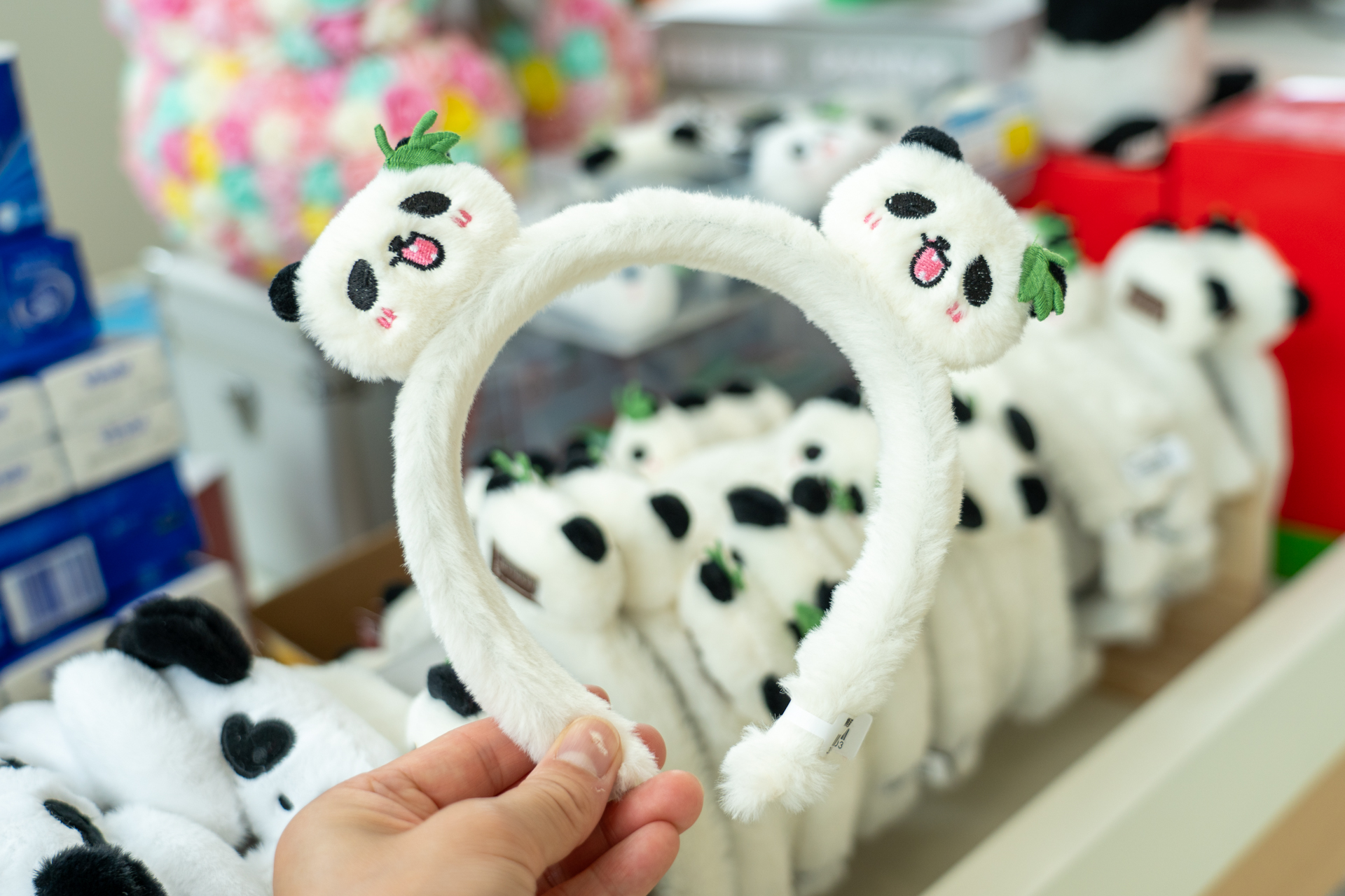 大人気のカチューシャは約980円