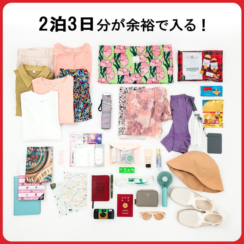 2泊3日サイズで多機能ポケット＆サコッシュ付き。キャリーオン機能も備わる