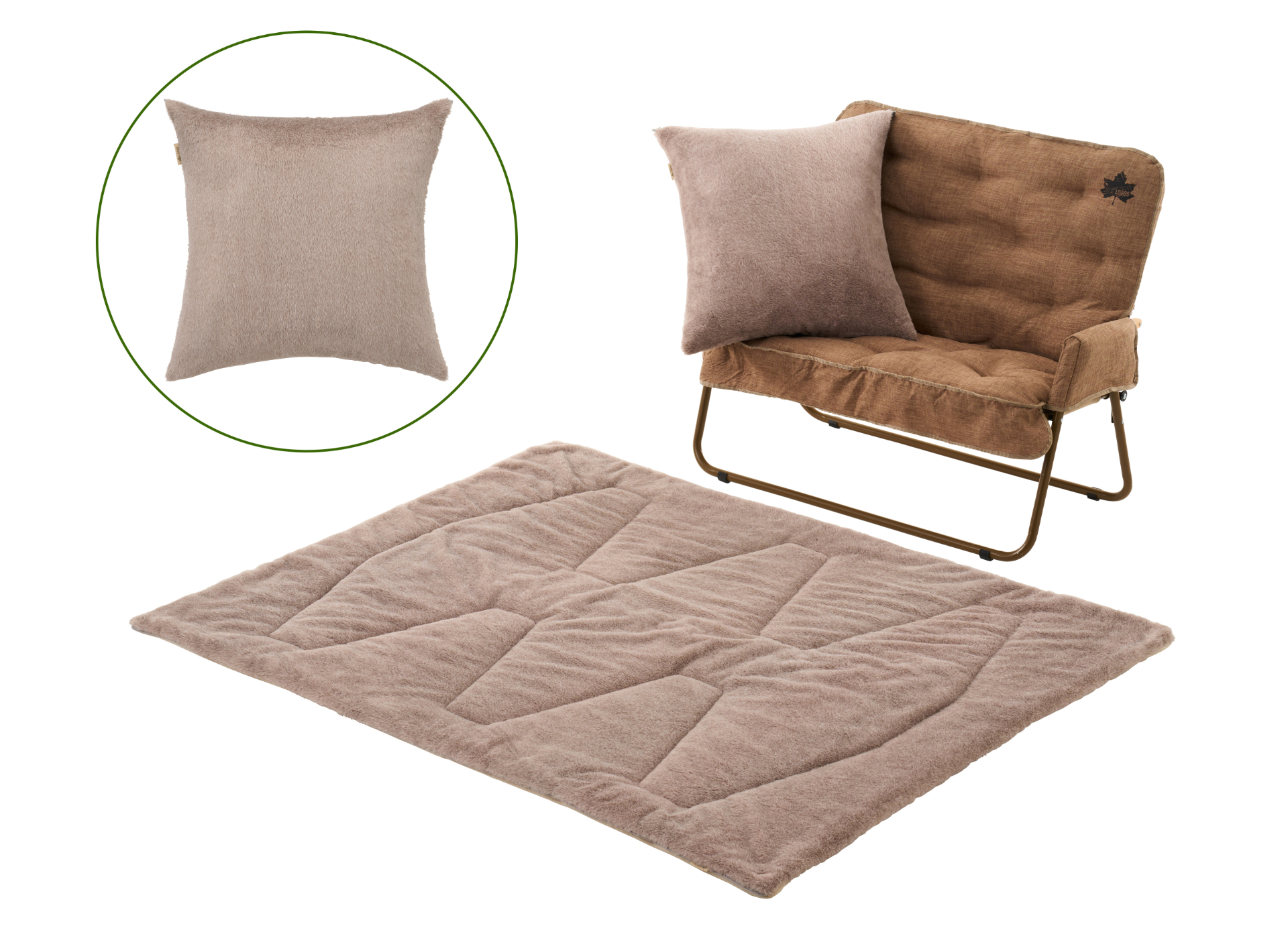 収納時はクッションとして使用可能。部屋に敷いてラグとしても使える