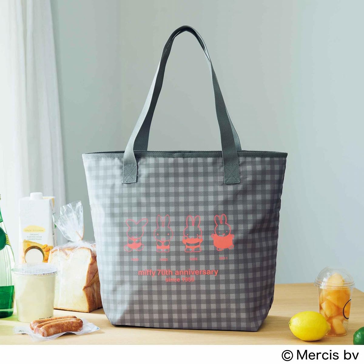 リンネル9月号は、ミッフィー誕生70周年記念デザインの保冷トートバッグが付録