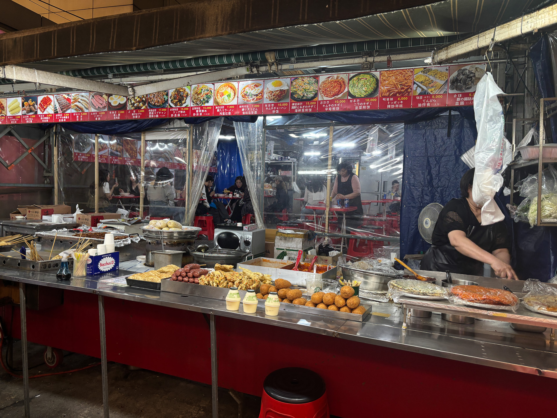 屋台で女子トークに花が咲きました