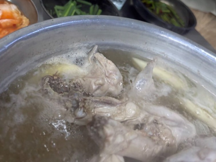 グツグツに煮えたタッカンマリ