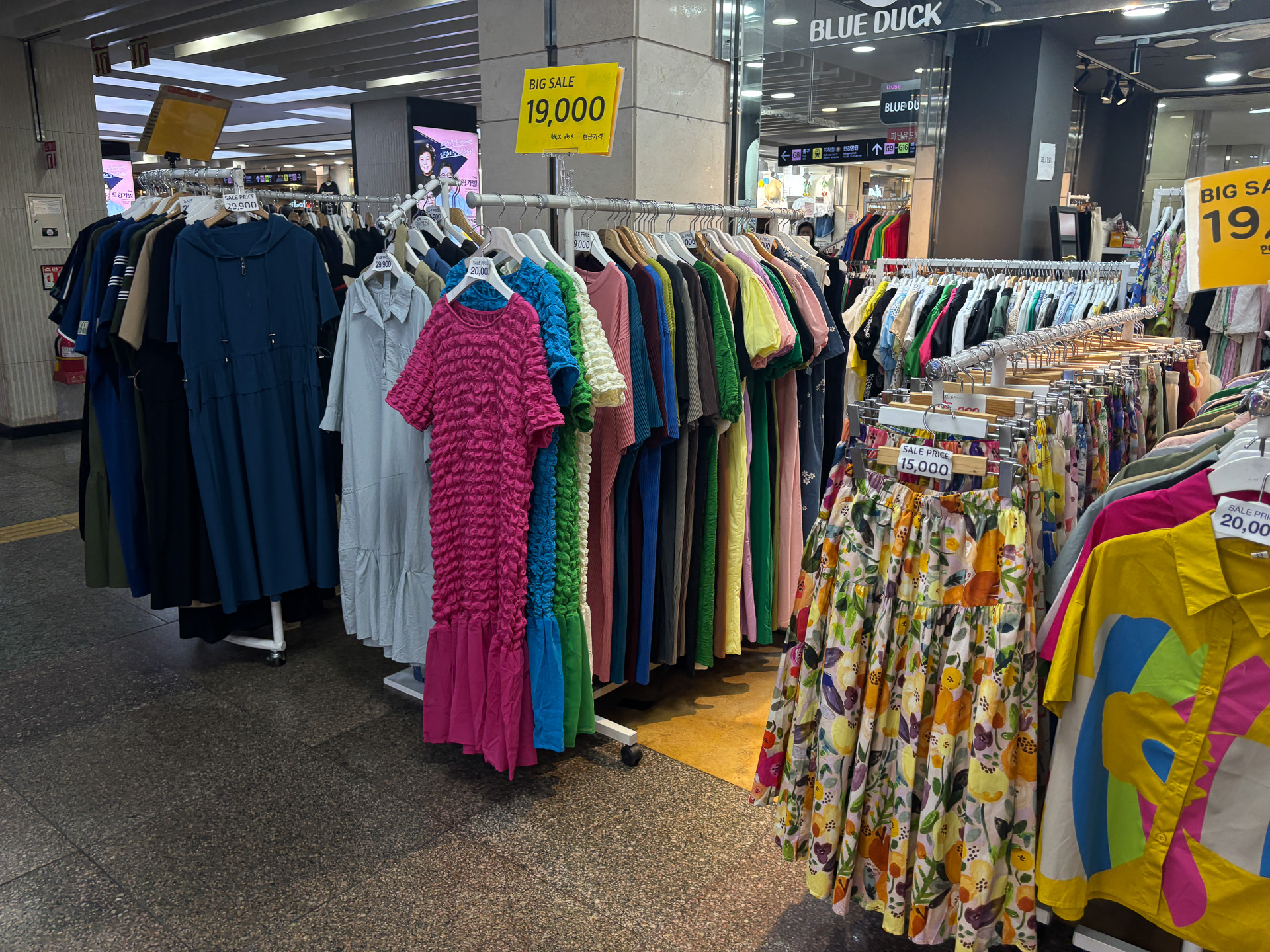 色んなものが購入できるGOTO MALL