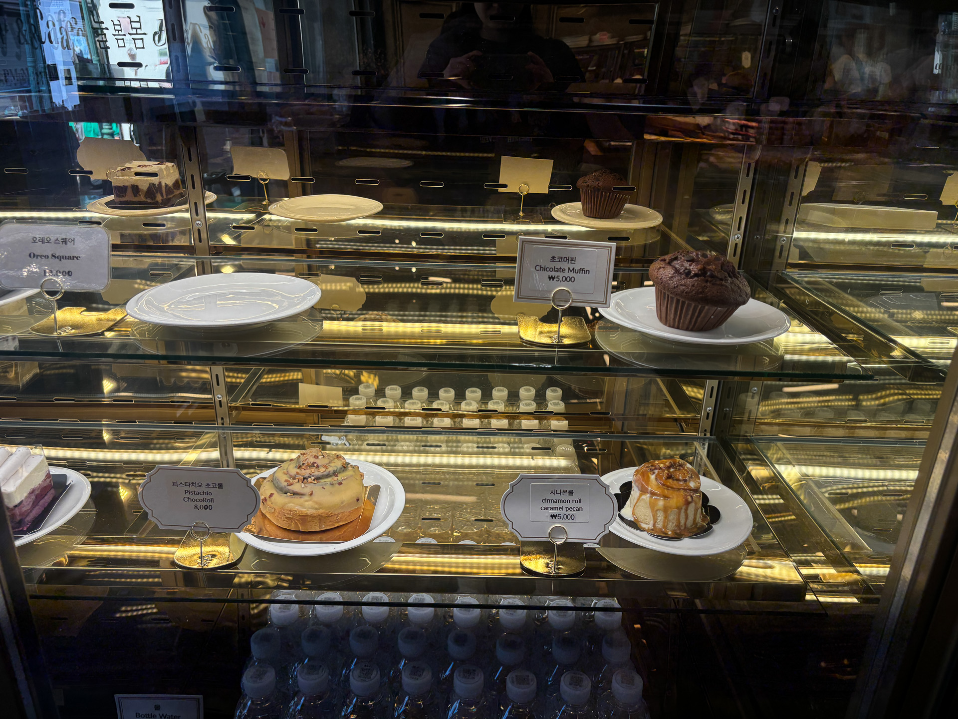 パンからケーキまで豊富な品揃え