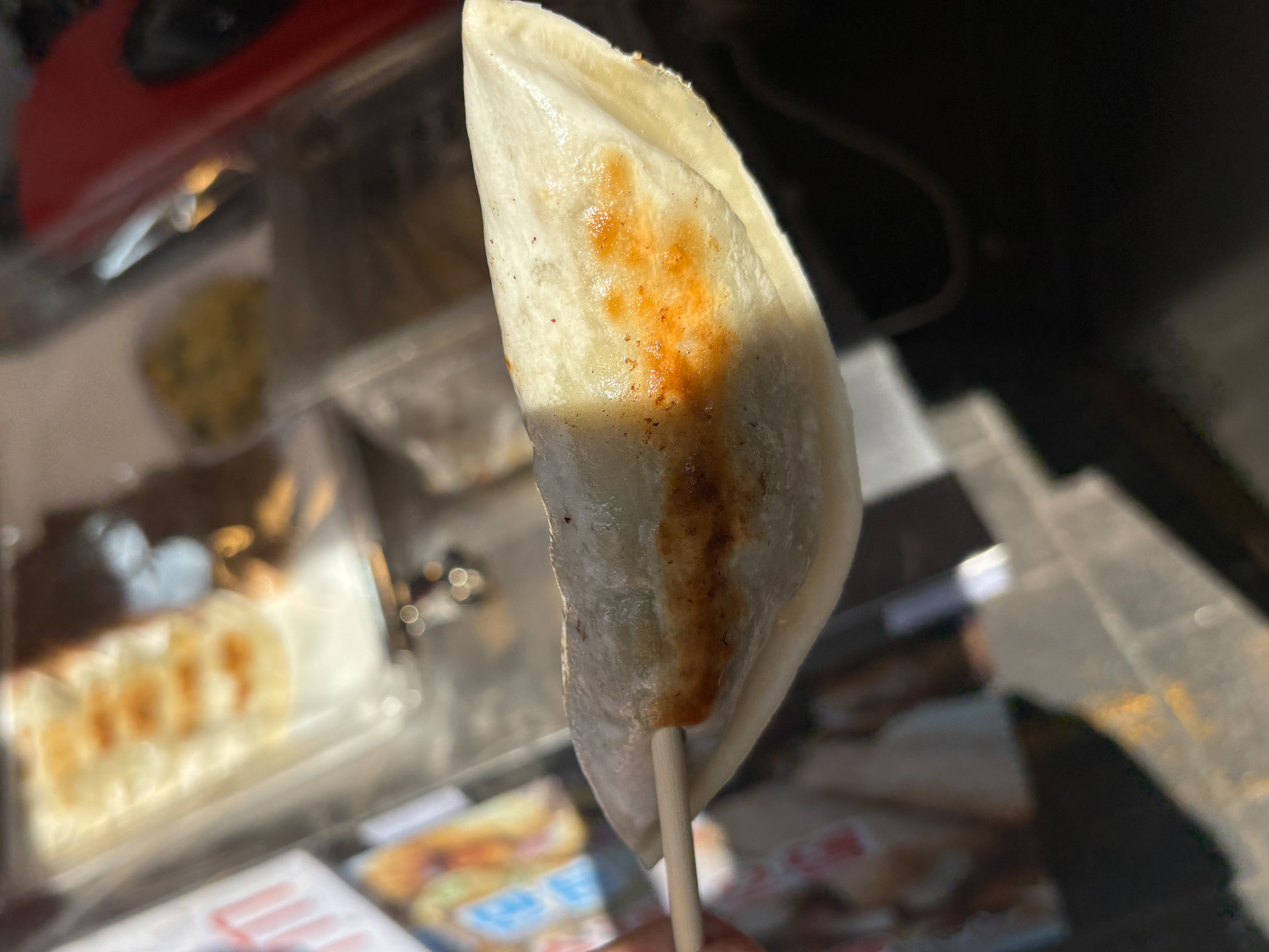 屋台の餃子で腹ごしらえ