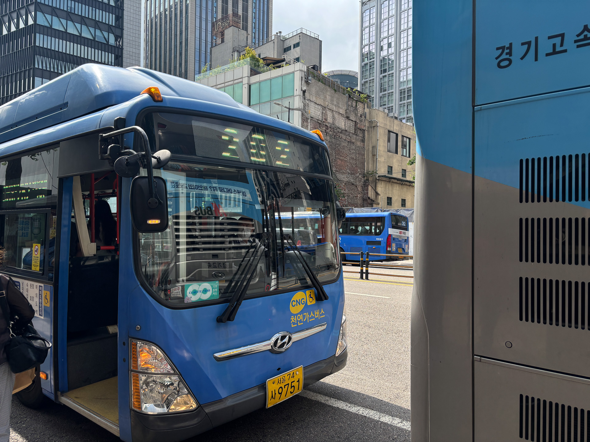 バスで買い物のメッカ、東大門へ