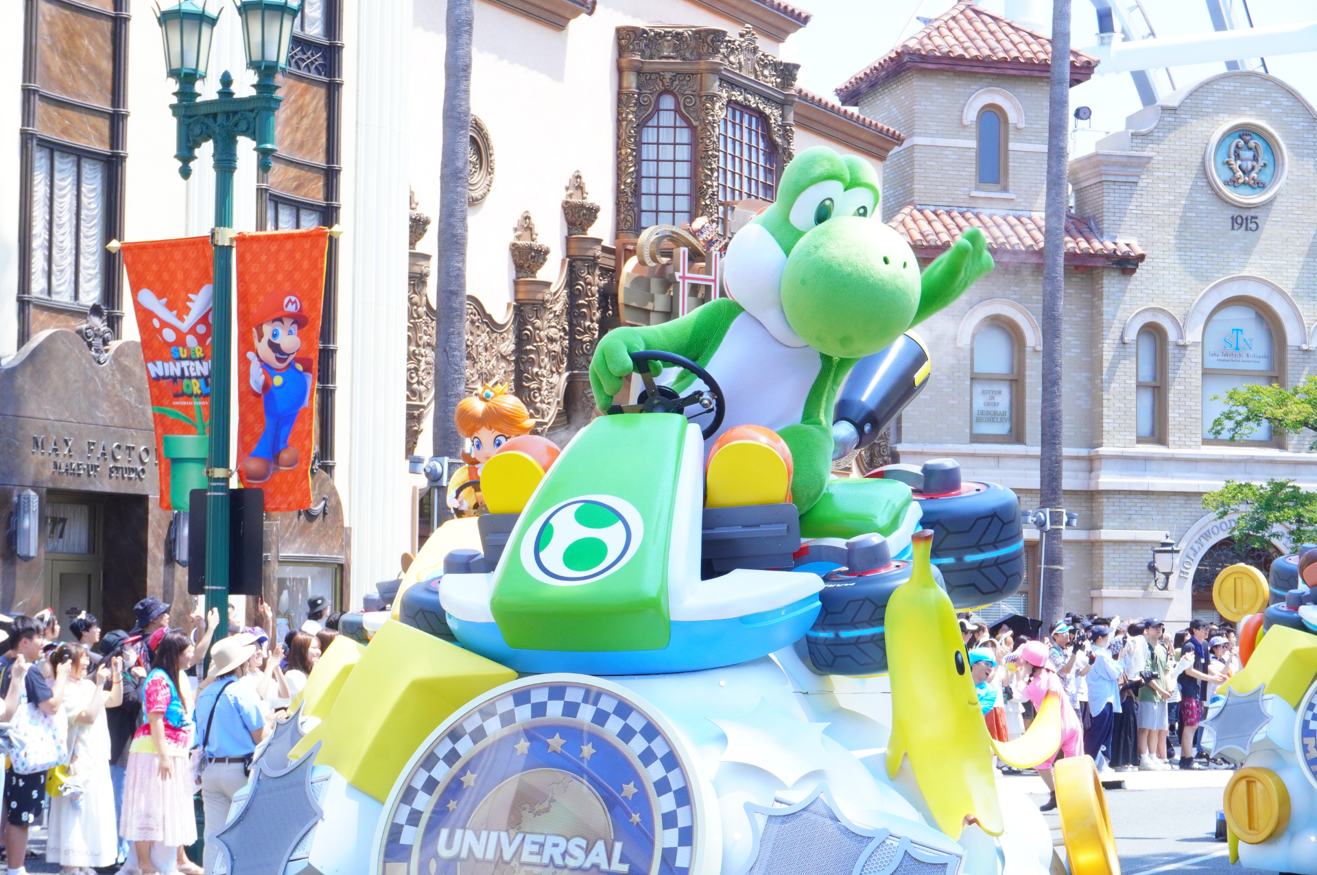 ハローキティ→ピーナッツ→ミニオン→セサミストリート→SING→マリオと仲間たち→ポケモンの順でフロートが登場