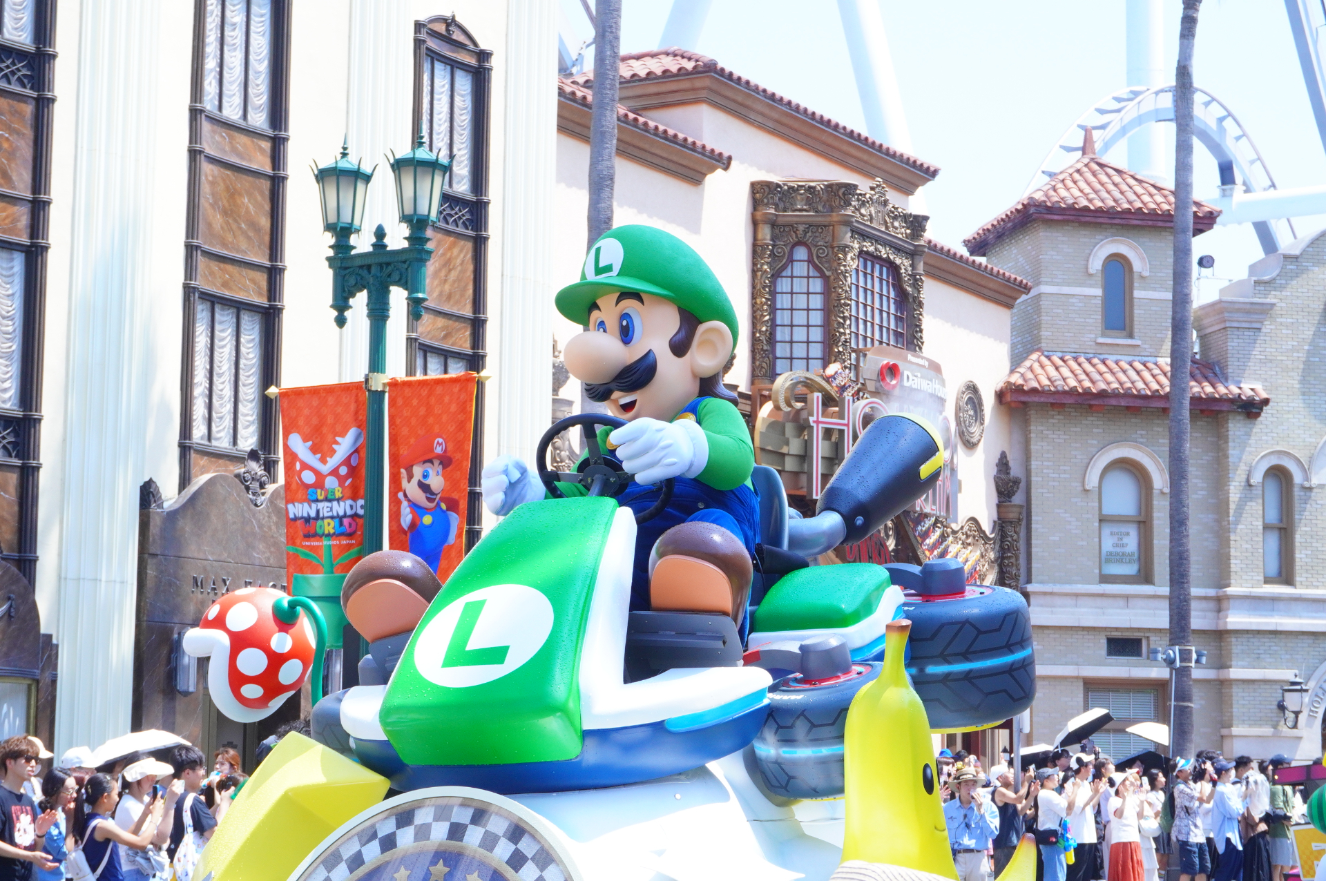 ハローキティ→ピーナッツ→ミニオン→セサミストリート→SING→マリオと仲間たち→ポケモンの順でフロートが登場