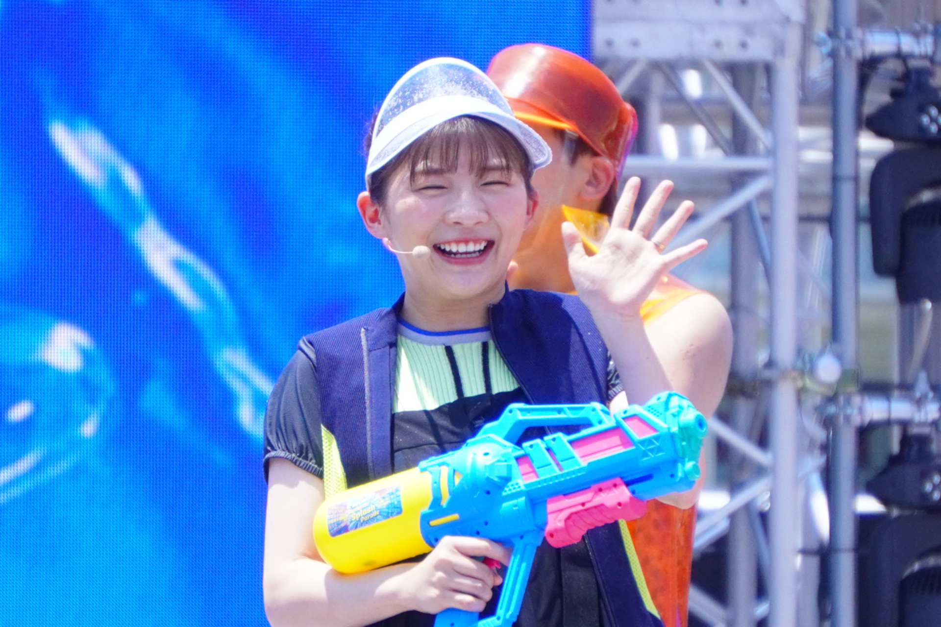 夏らしい装いの俳優・伊藤沙莉がスペシャルゲストとして登場