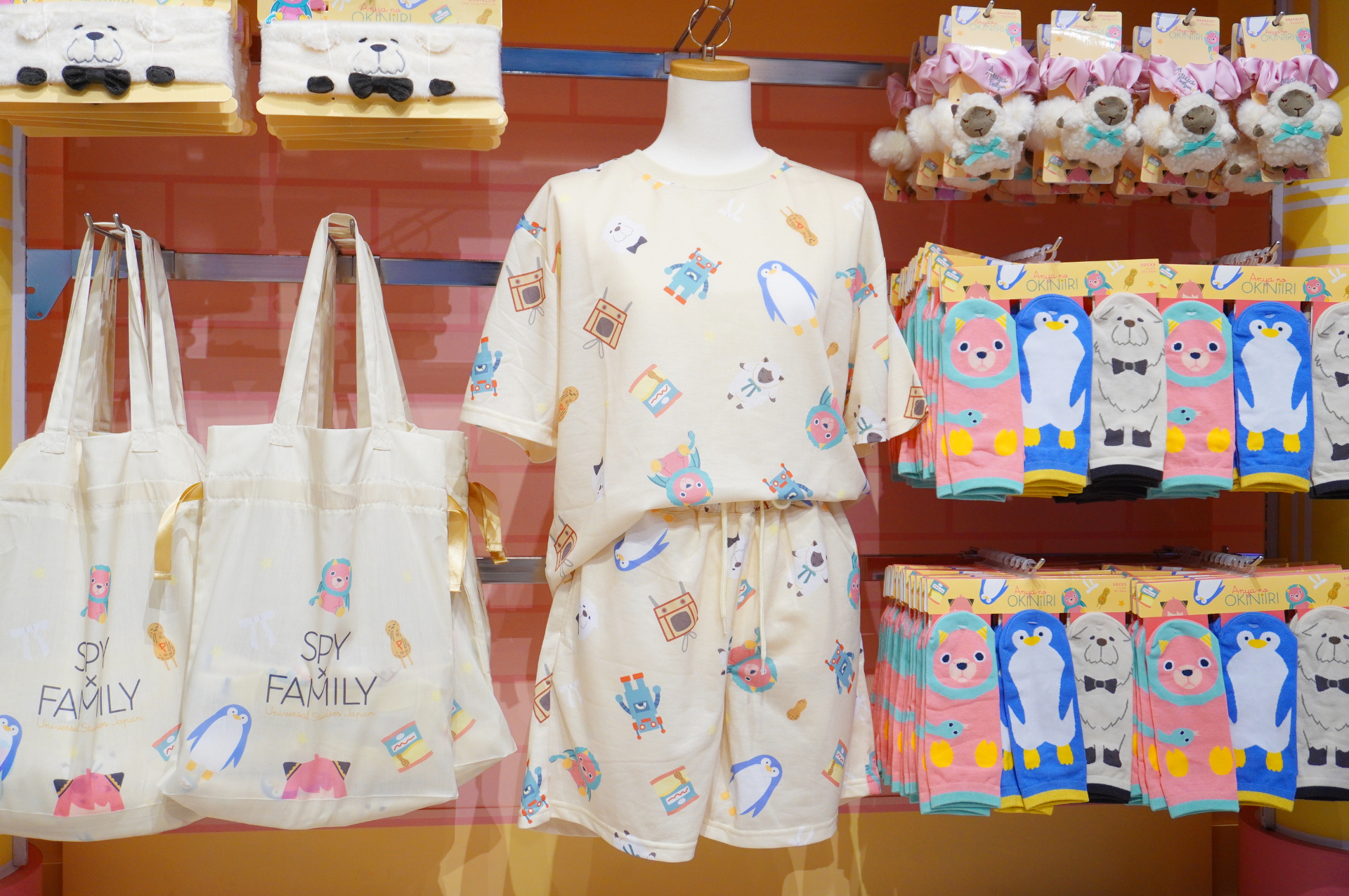 アーニャの好きなものであふれるお部屋をイメージしたルームウェア