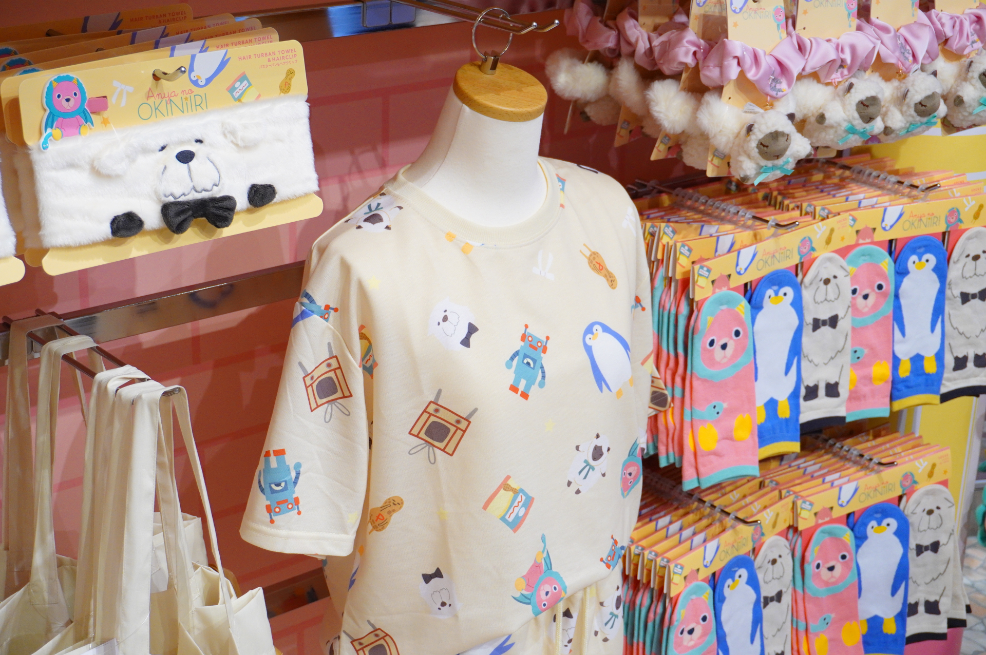 アーニャの好きなものであふれるお部屋をイメージしたルームウェア