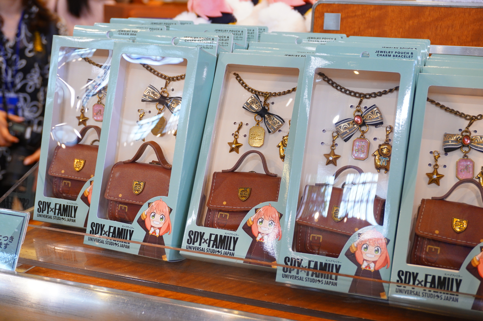 通学バッグやステラをモチーフにしたアクセ