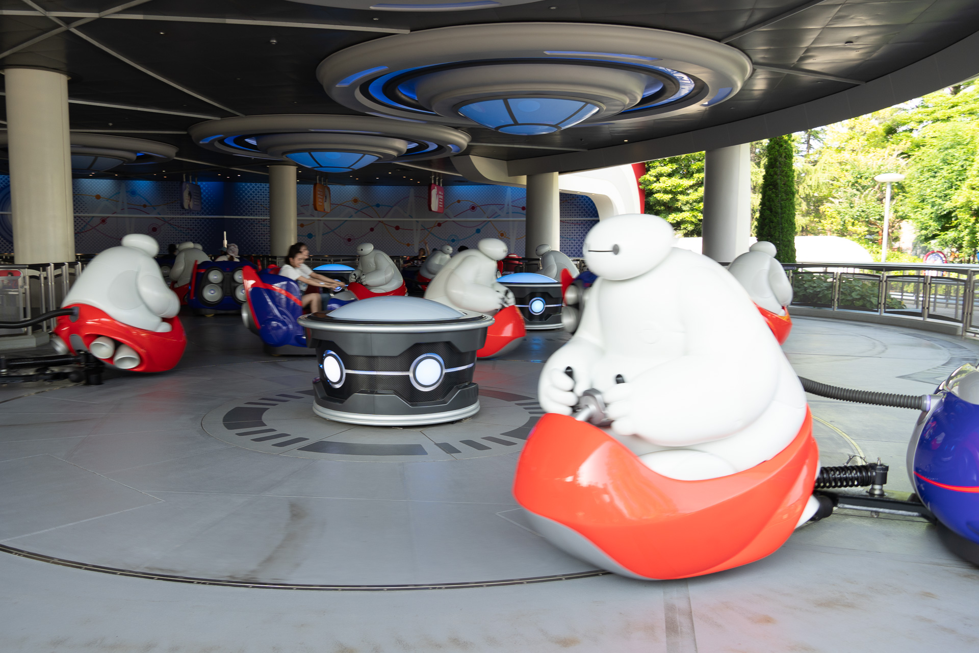 遠心力でぐるぐる回るライド