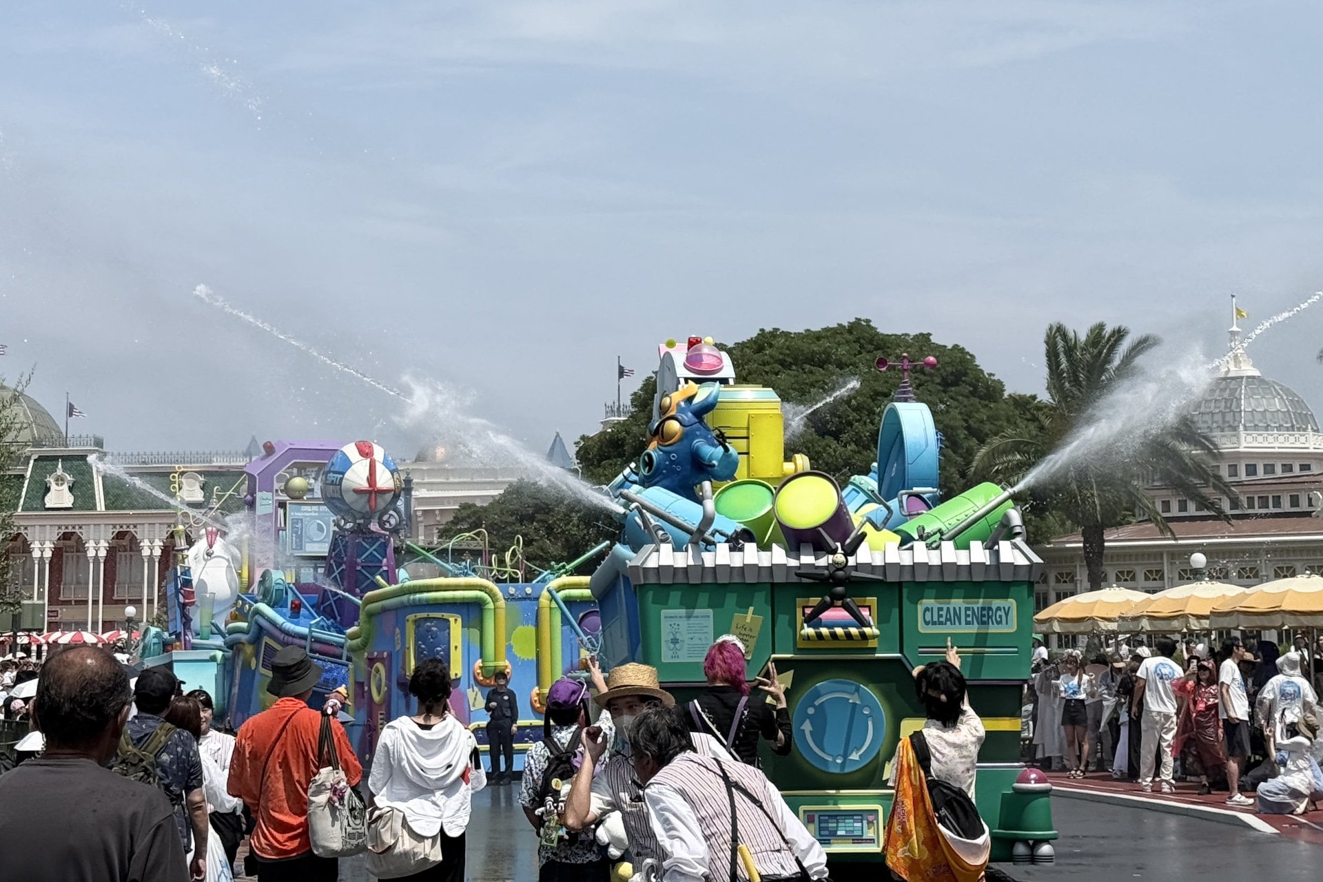 暑さを吹き飛ばすため何度もスプラッシュ！