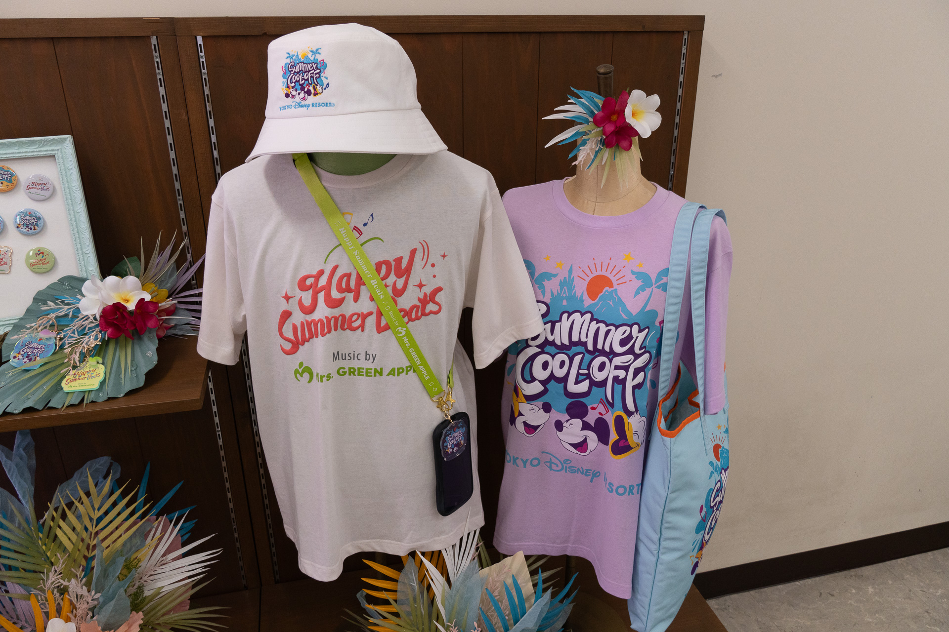 「Tシャツ」（2種、S/M/L/LL、各3900円）