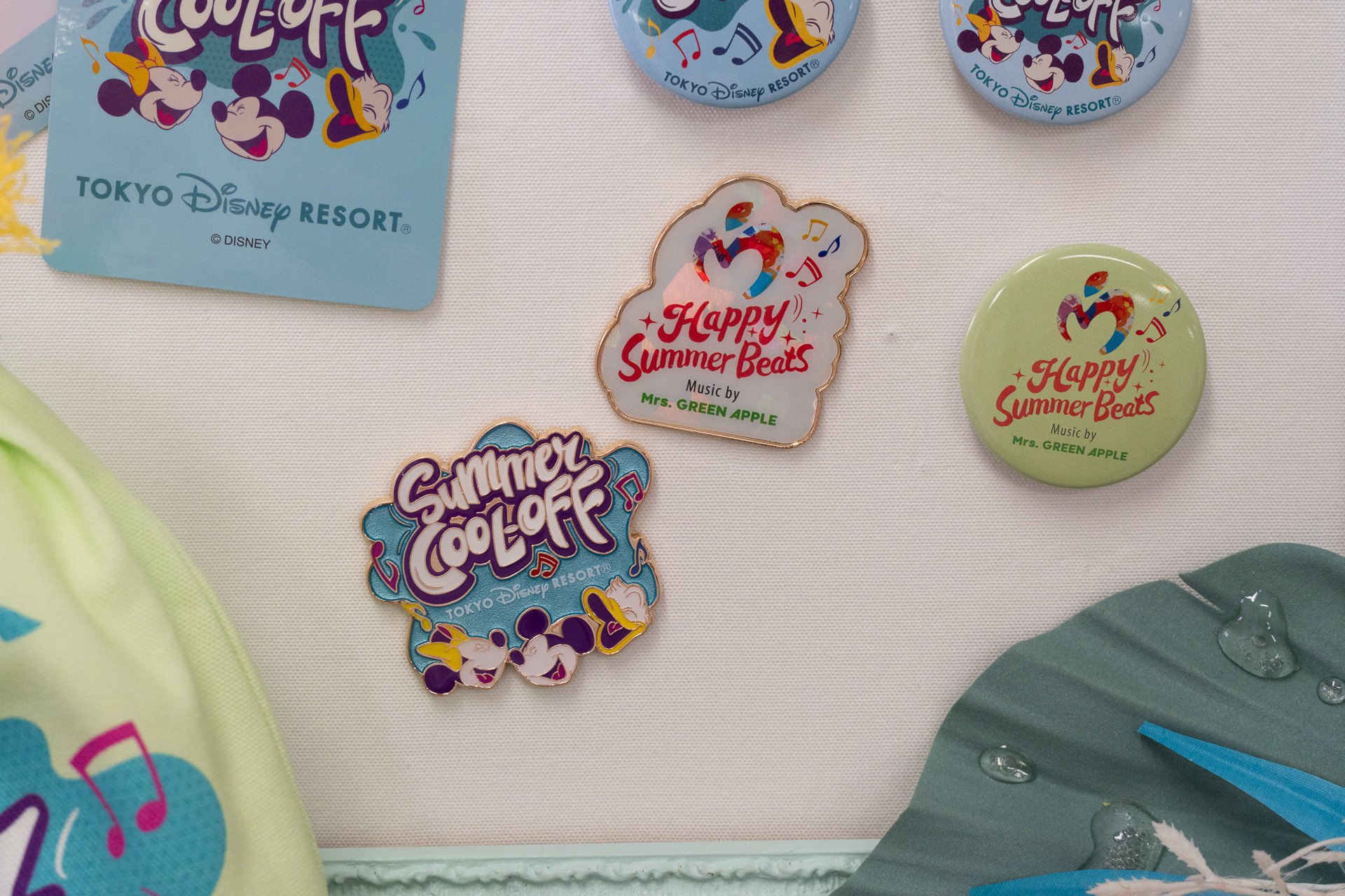 「ピンバッジセット」（2000円）