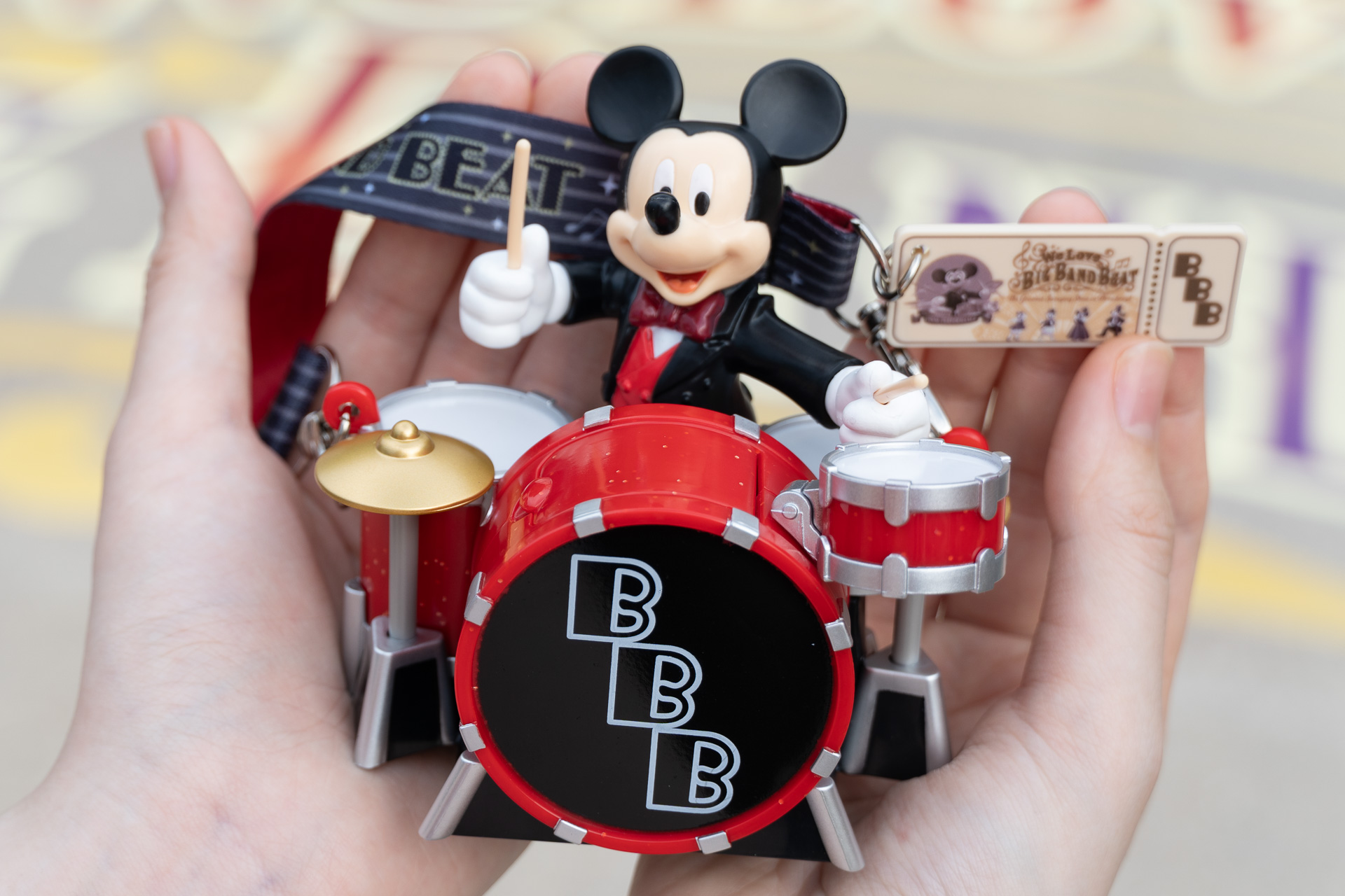 ビッグバンドビートの世界観を細部まで再現したミニスナックケース