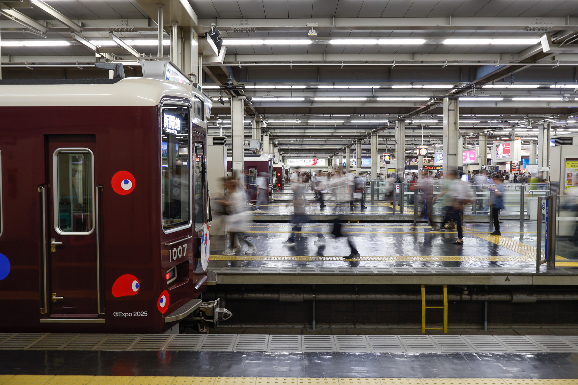 「立派なターミナル駅の代名詞」みたいに扱われることが多い、阪急の大阪梅田駅。しかし、こういう広くてスッキリした駅ばかりとは限らない。いや、むしろそうではない方が多い