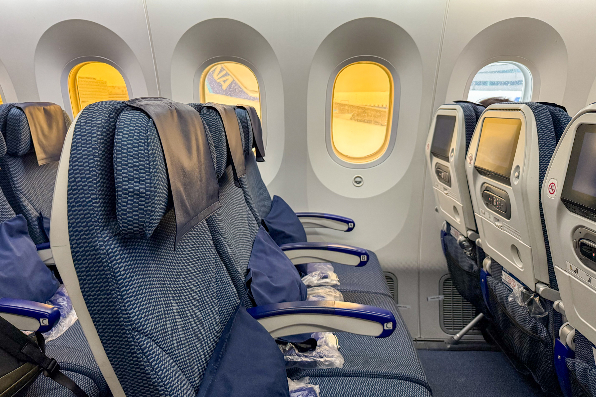 行きはエコノミークラスを利用。座席配置列は3-3-3