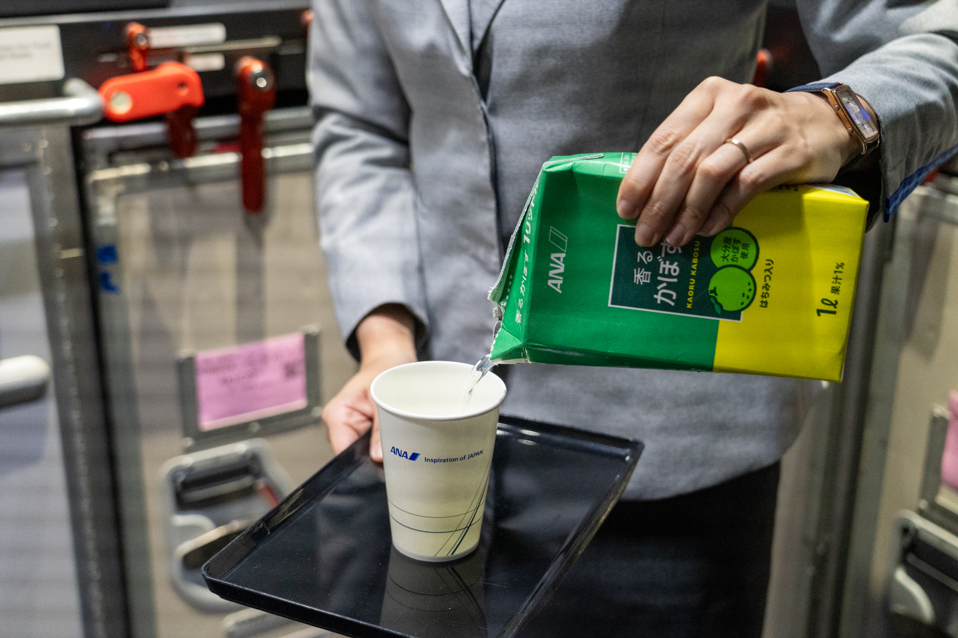 のどの乾燥が気になったら「香るかぼす」はちみつ入りジュースがお勧め