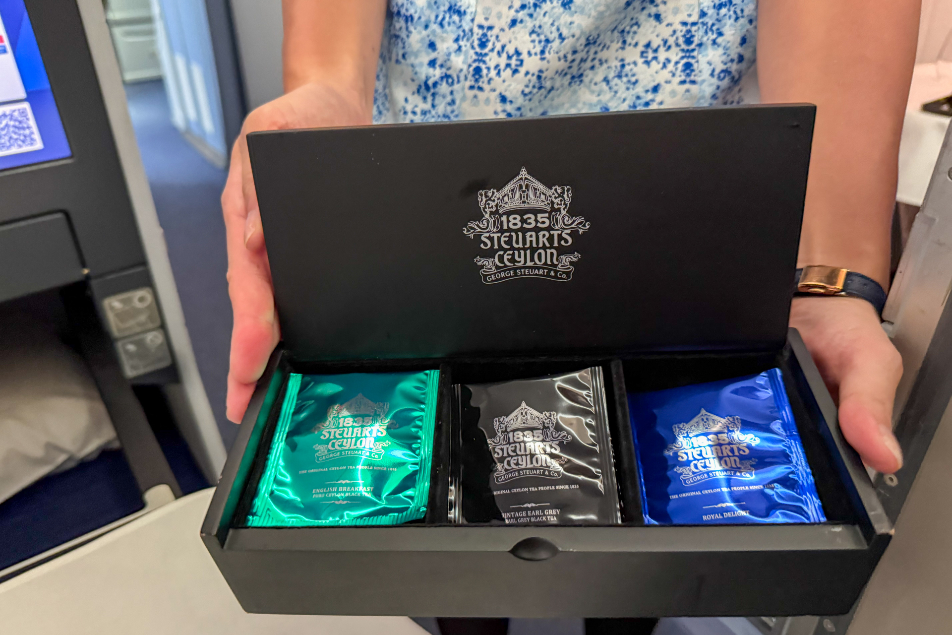 食後にいただいたのはANAではおなじみのセイロン紅茶の老舗ブランド「George Steuart Tea」。香りがとってもいいのです