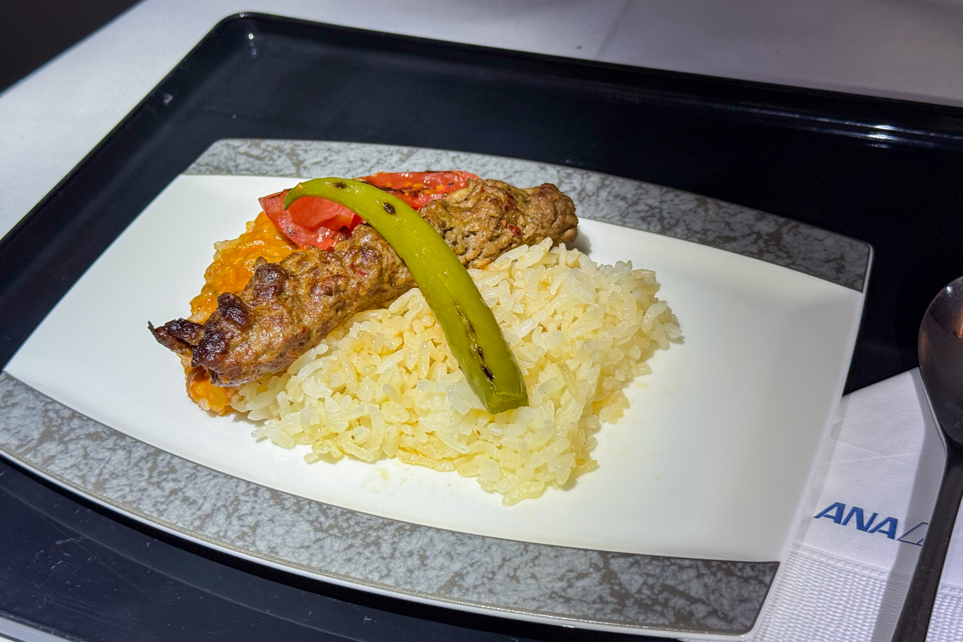 ケバブと茄子のパプリカソース グリーンペッパー添え