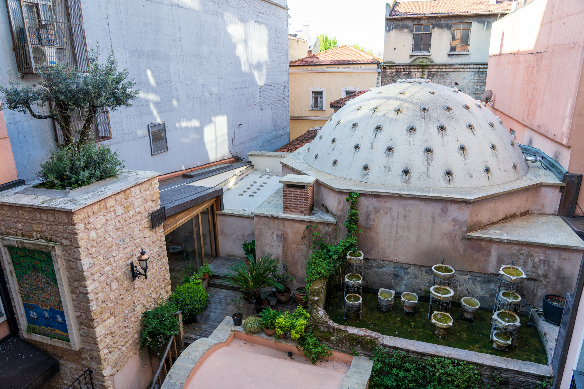 中庭には宿泊者が無料で利用できる（とあとで知った）ハマムも