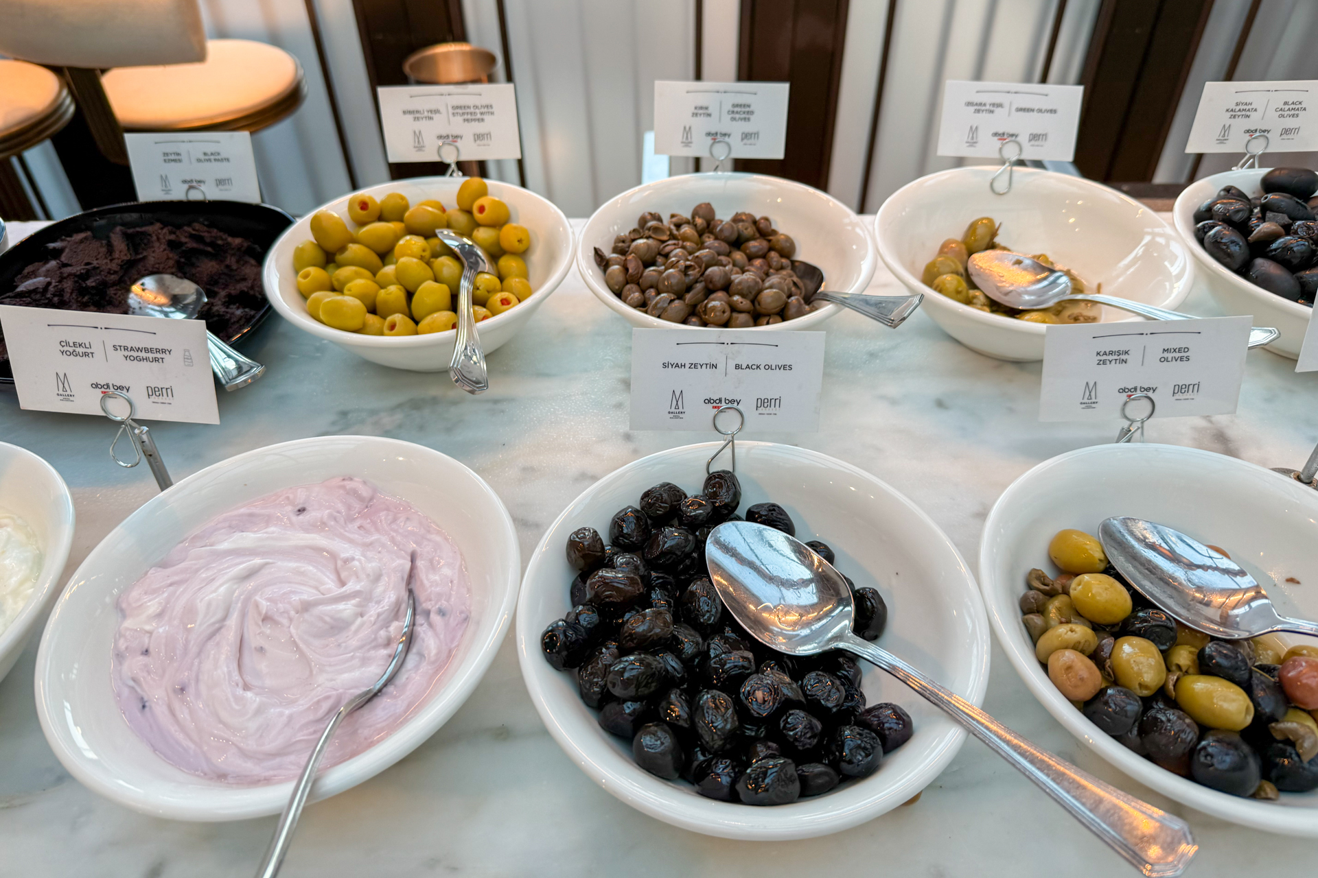 チーズやオリーブの種類が豊富