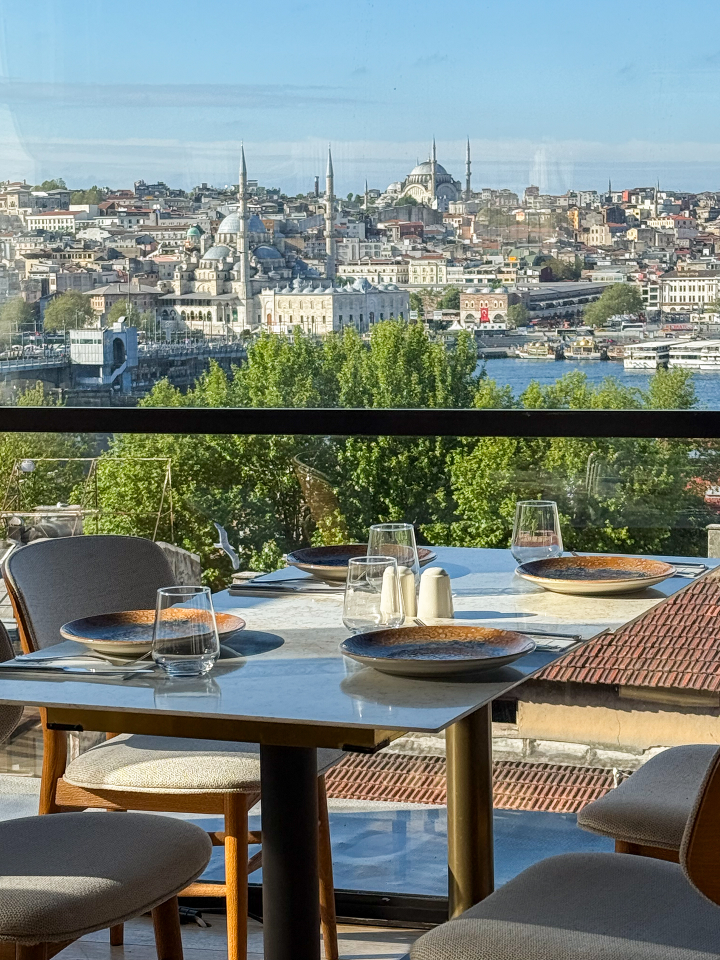 眺望抜群の素敵なレストランもあります