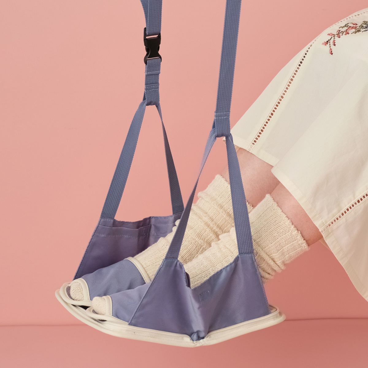 携帯スリッパ付きフットレスト（3850円）