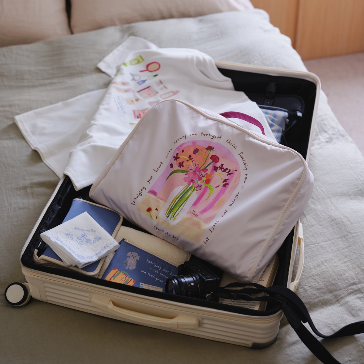 Tシャツ（上）、オーガナイザー（下）