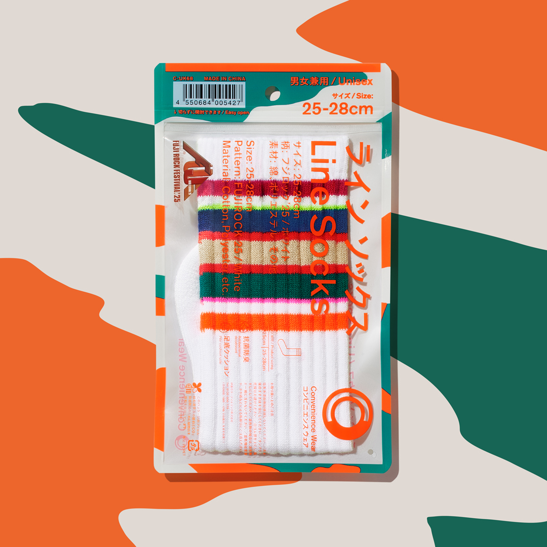 「ラインソックス」は2色展開で、フジロック'25ポスターと連動した限定デザイン。足底パイル仕様でクッション性に優れ、抗菌防臭加工によりに臭いにくい