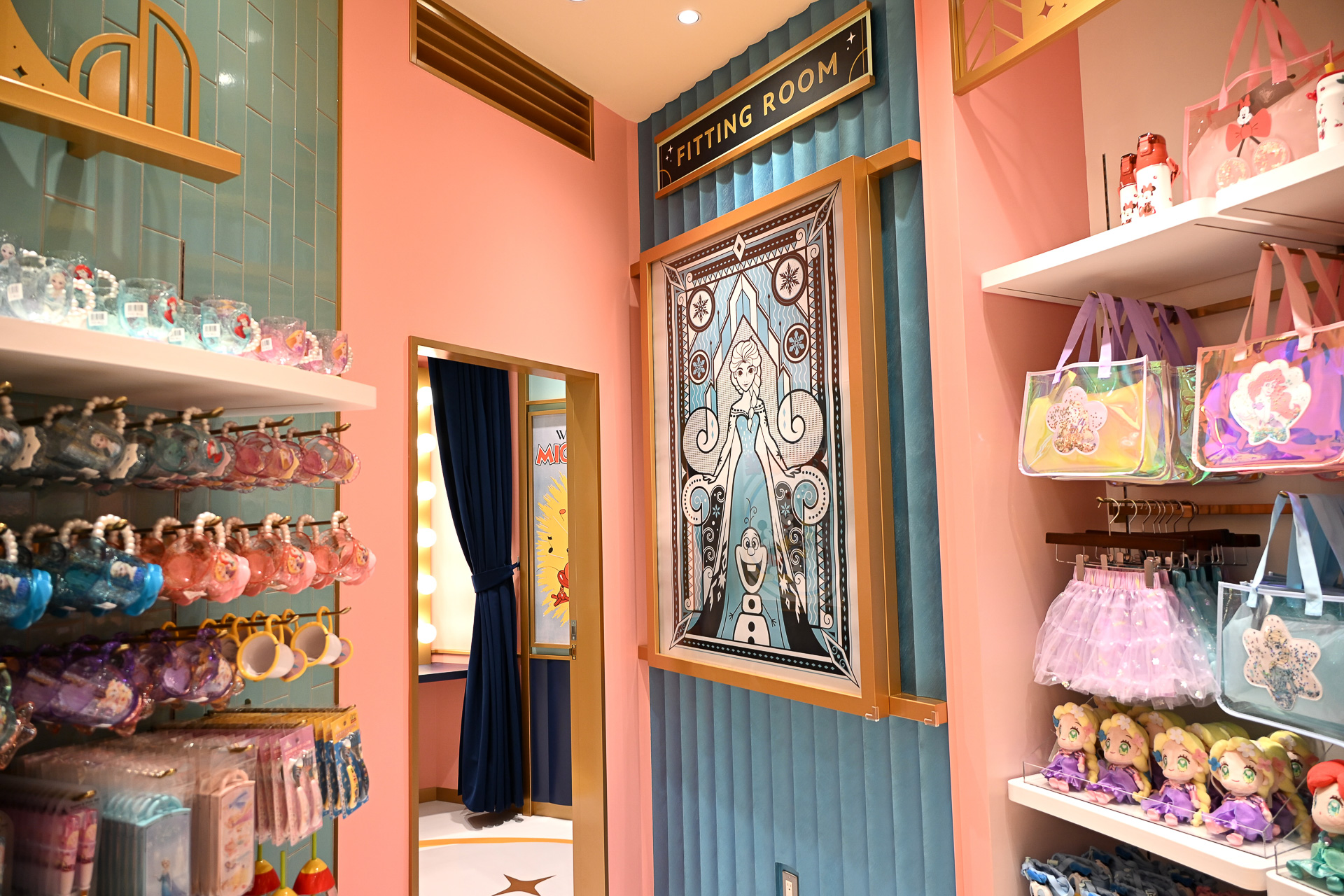 ウッディとエルサの2ルームを用意