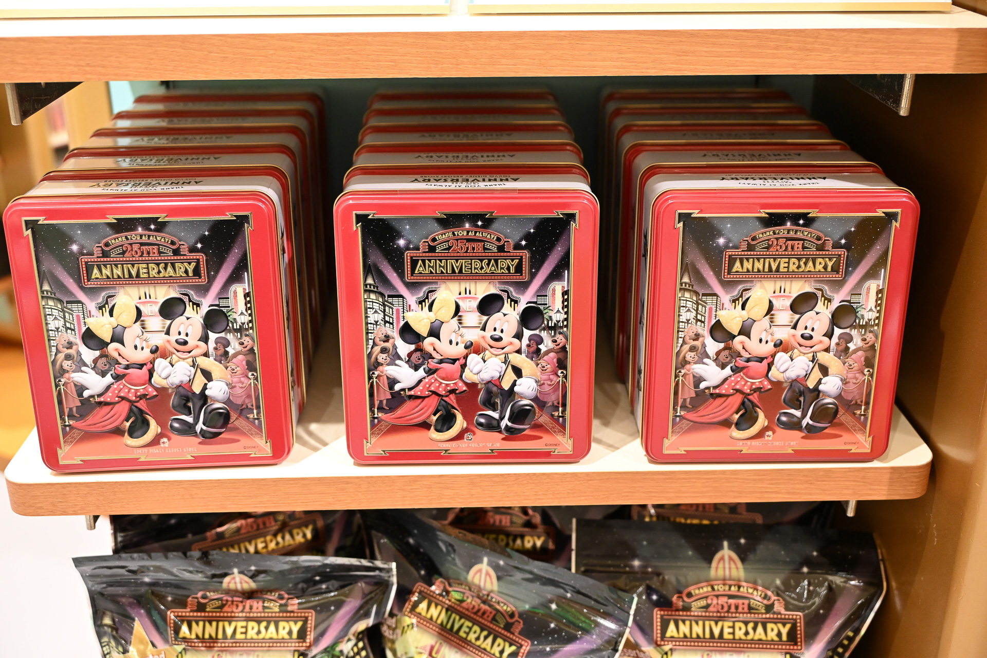 「クッキー 缶入り」（2100円）